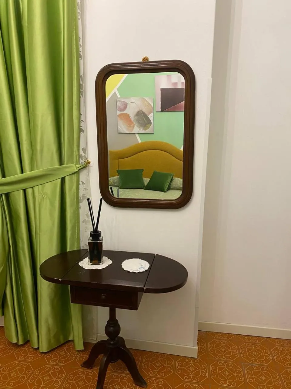 Bed, TV/Entertainment Center in BLUE SEA