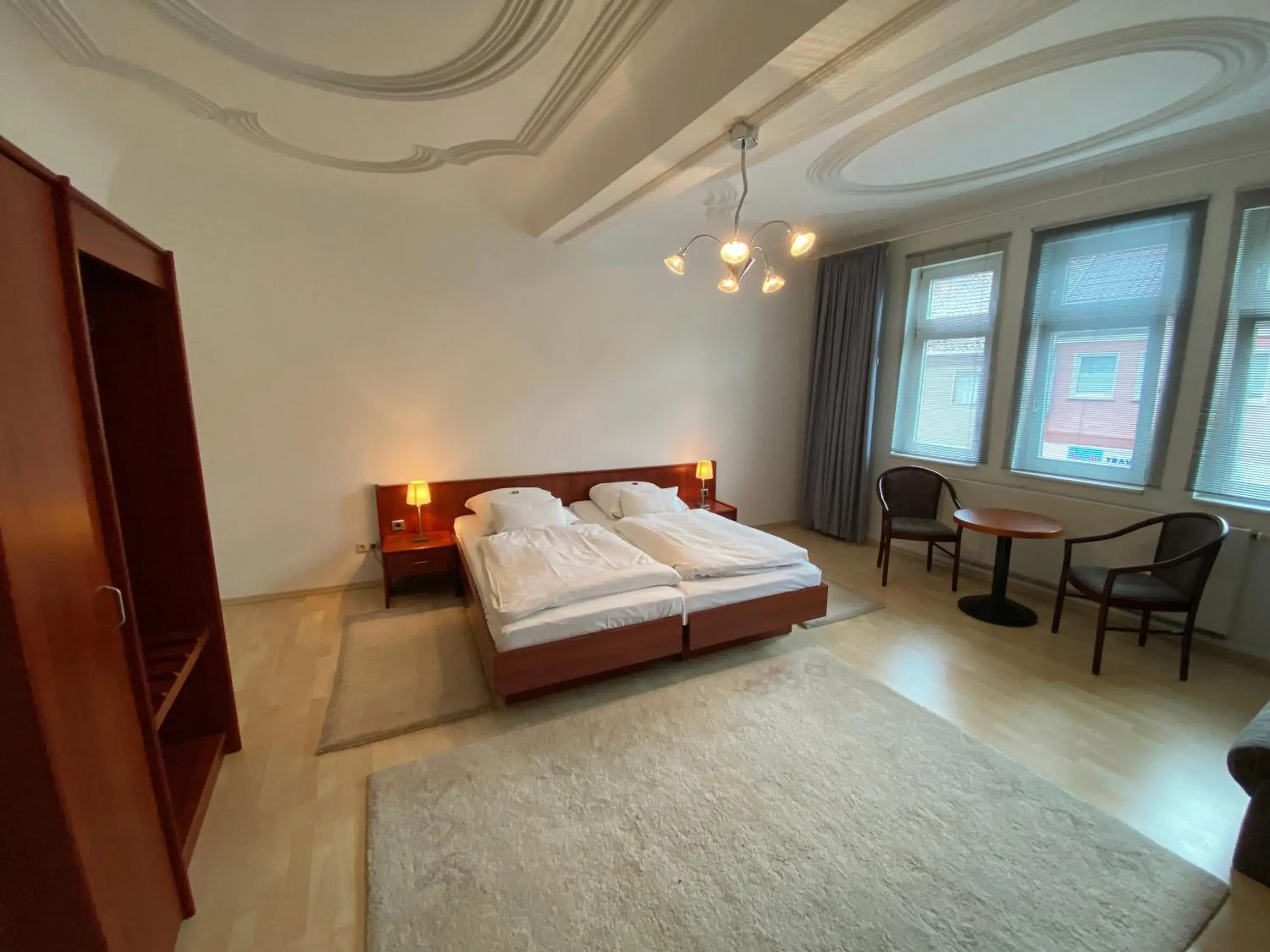 Large Double Room in Passage 84 - Hotel & Café Large Double Room in Passage 84 - Hotel & Café