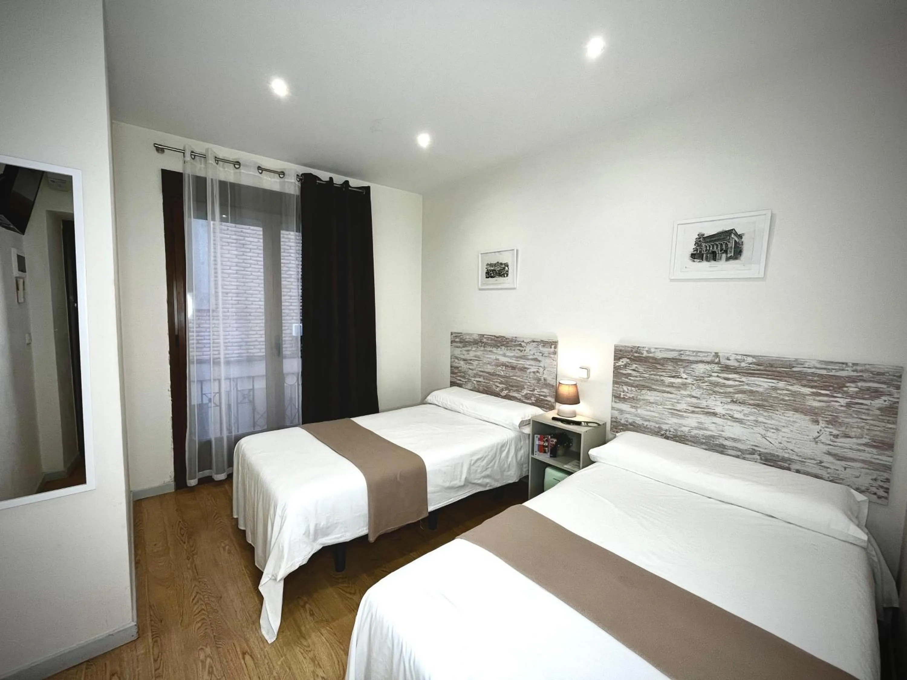 Bedroom, Bed in ToledoRooms Palacios