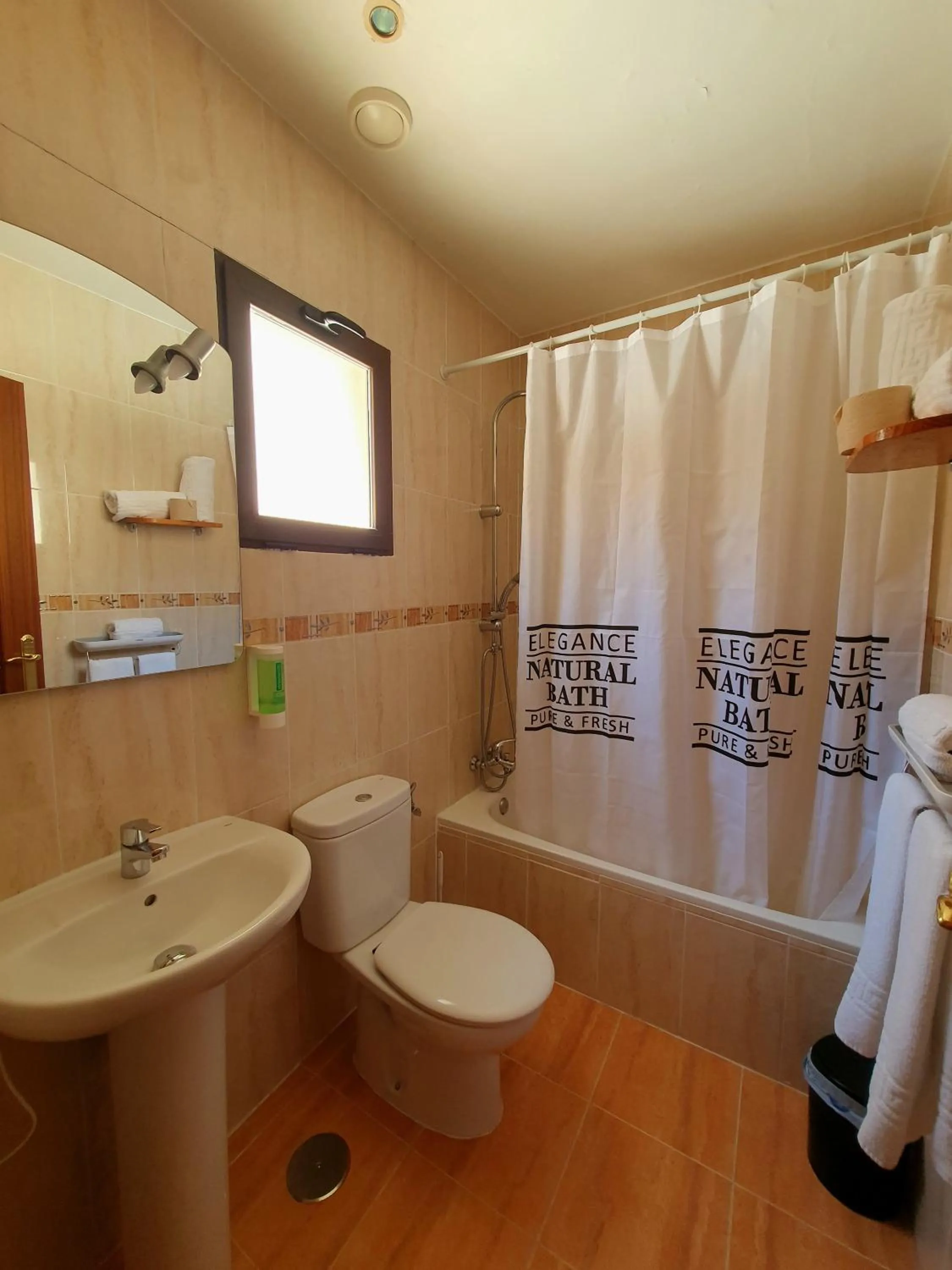 Bathroom in ToledoRooms Palacios