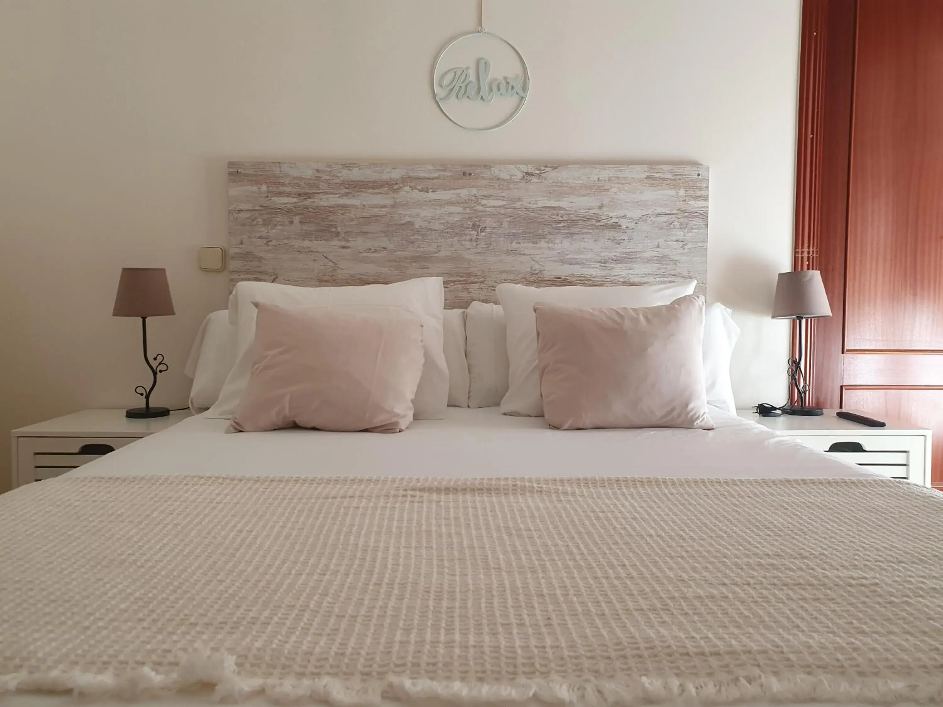 Double Room with Balcony in ToledoRooms Palacios Double Room with Balcony in ToledoRooms Palacios