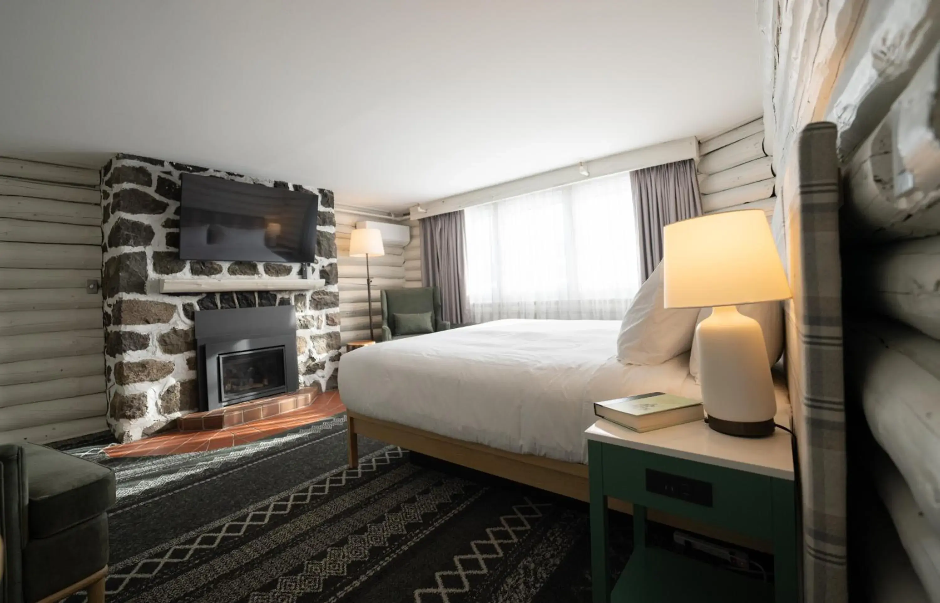 Bedroom, Bed in Mont Gabriel, Sainte-Adèle, a Tribute Portfolio Resort Bedroom, Bed in Mont Gabriel, Sainte-Adèle, a Tribute Portfolio Resort