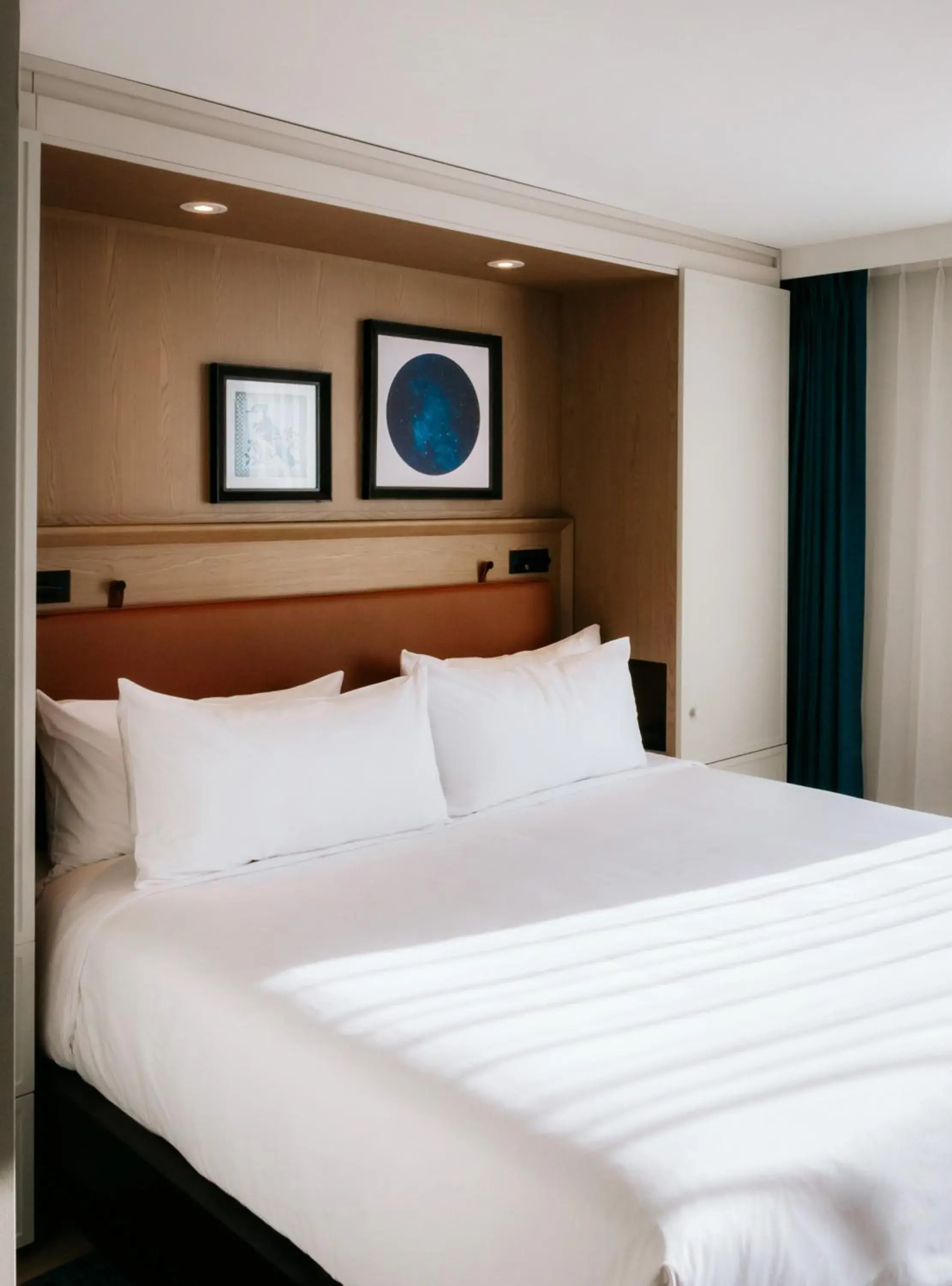 Bedroom, Bed in Mont Gabriel, Sainte-Adèle, a Tribute Portfolio Resort Bedroom, Bed in Mont Gabriel, Sainte-Adèle, a Tribute Portfolio Resort