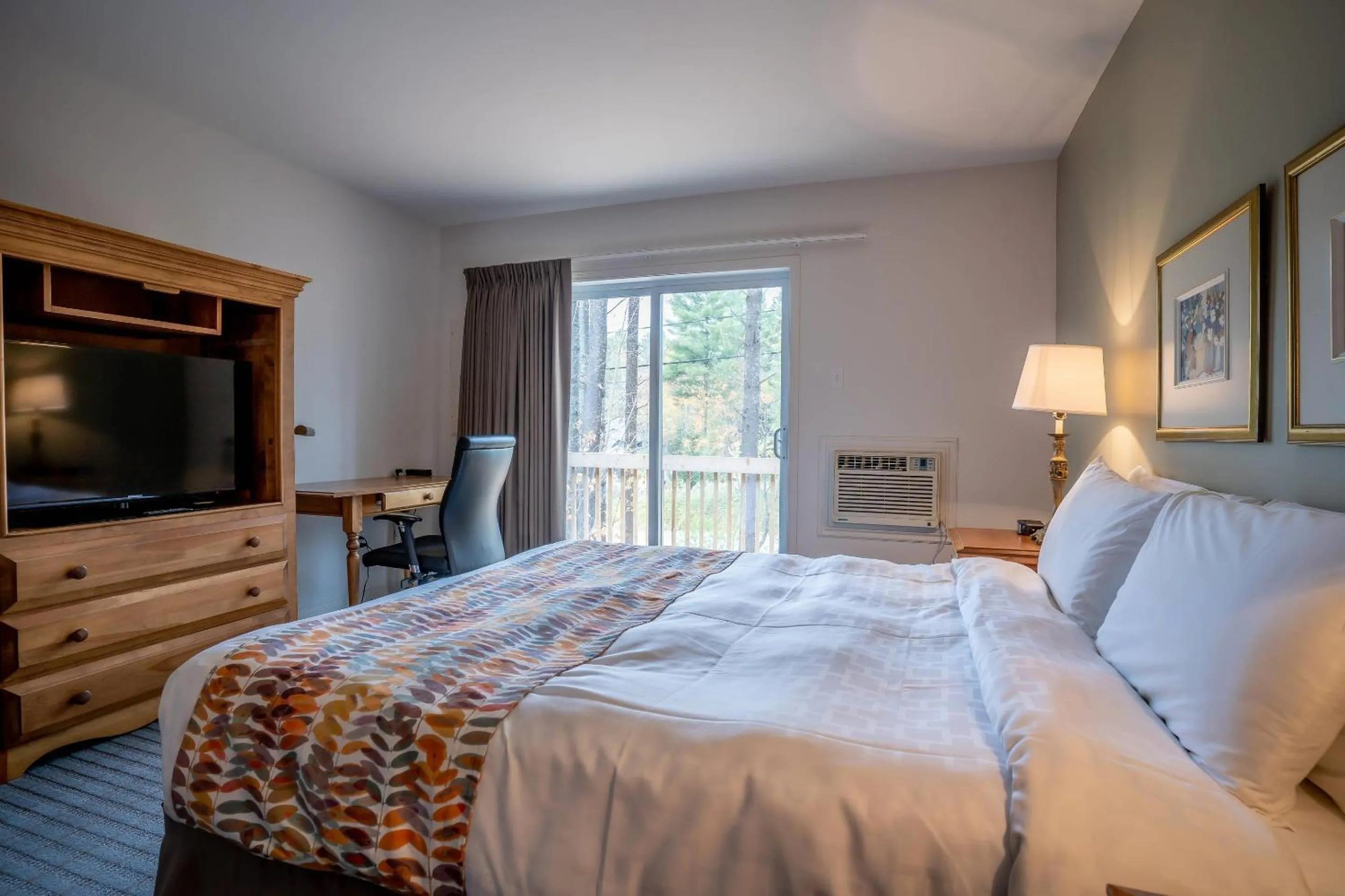 Bedroom, Bed in Hotel Cheribourg, an Ascend Collection Hotel