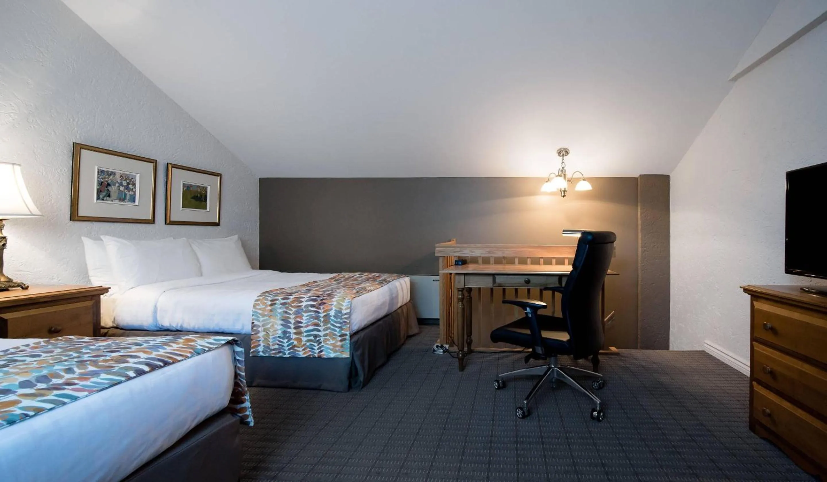 Bedroom, Bed in Hotel Cheribourg, an Ascend Collection Hotel