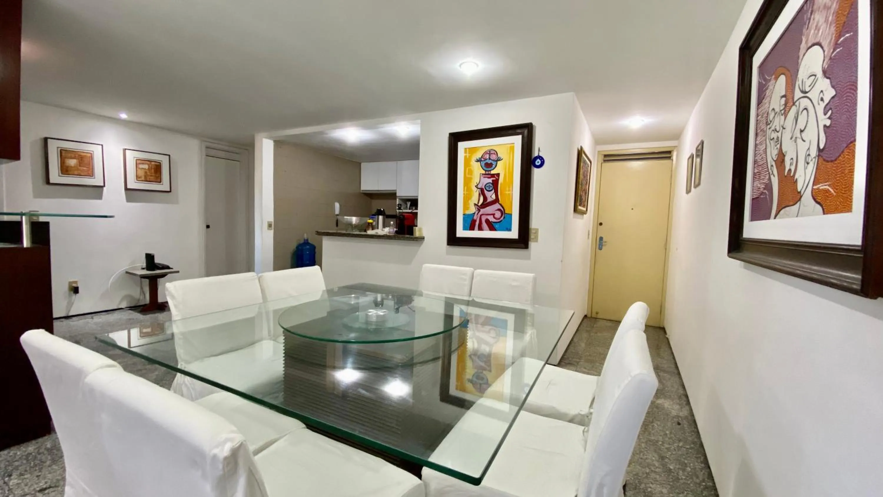 Apartamento vista mar, 2 Suítes, WC Social,2 vagas