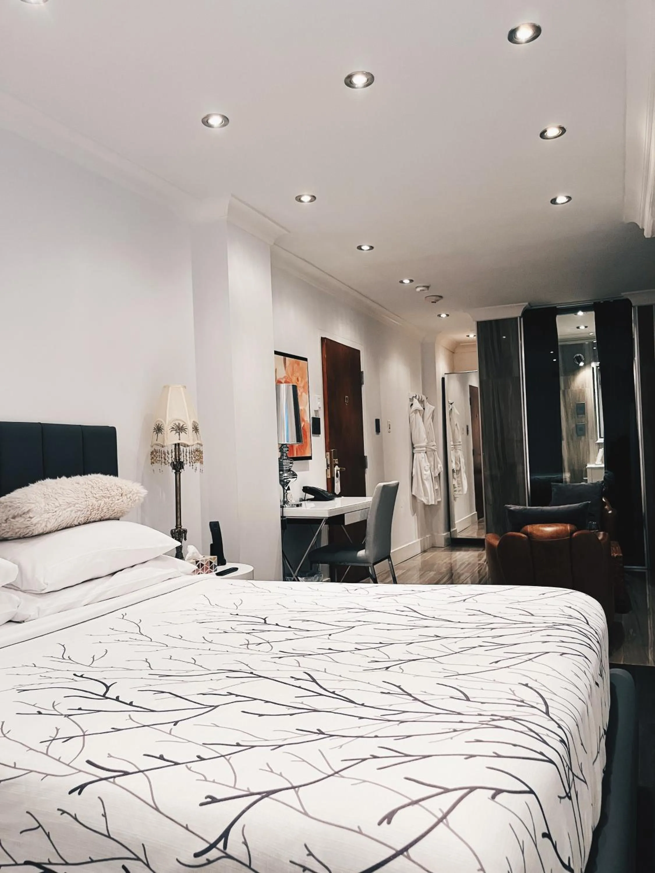 Bedroom, Bed in Hotel Kutuma