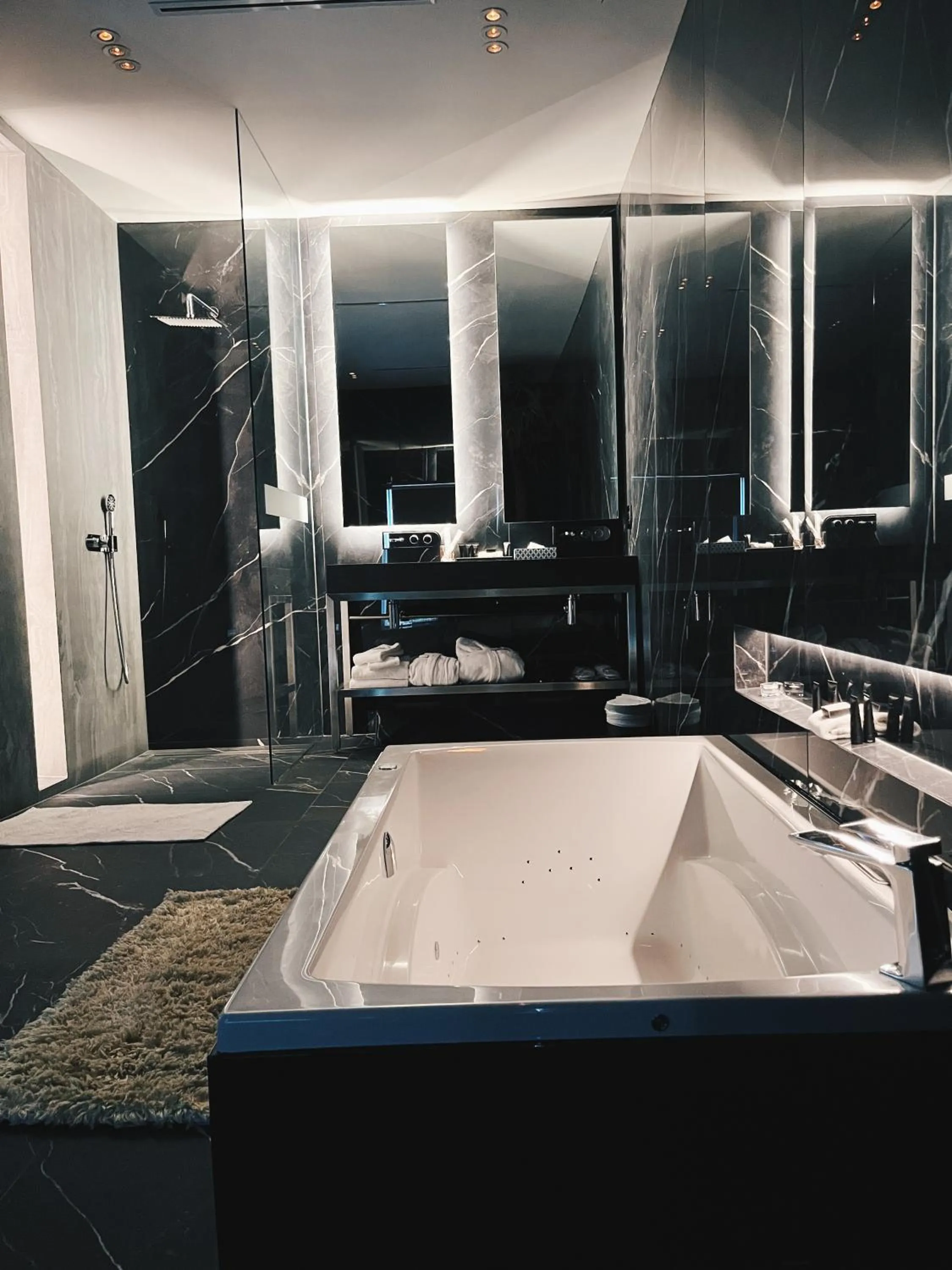 Bathroom in Hotel Kutuma