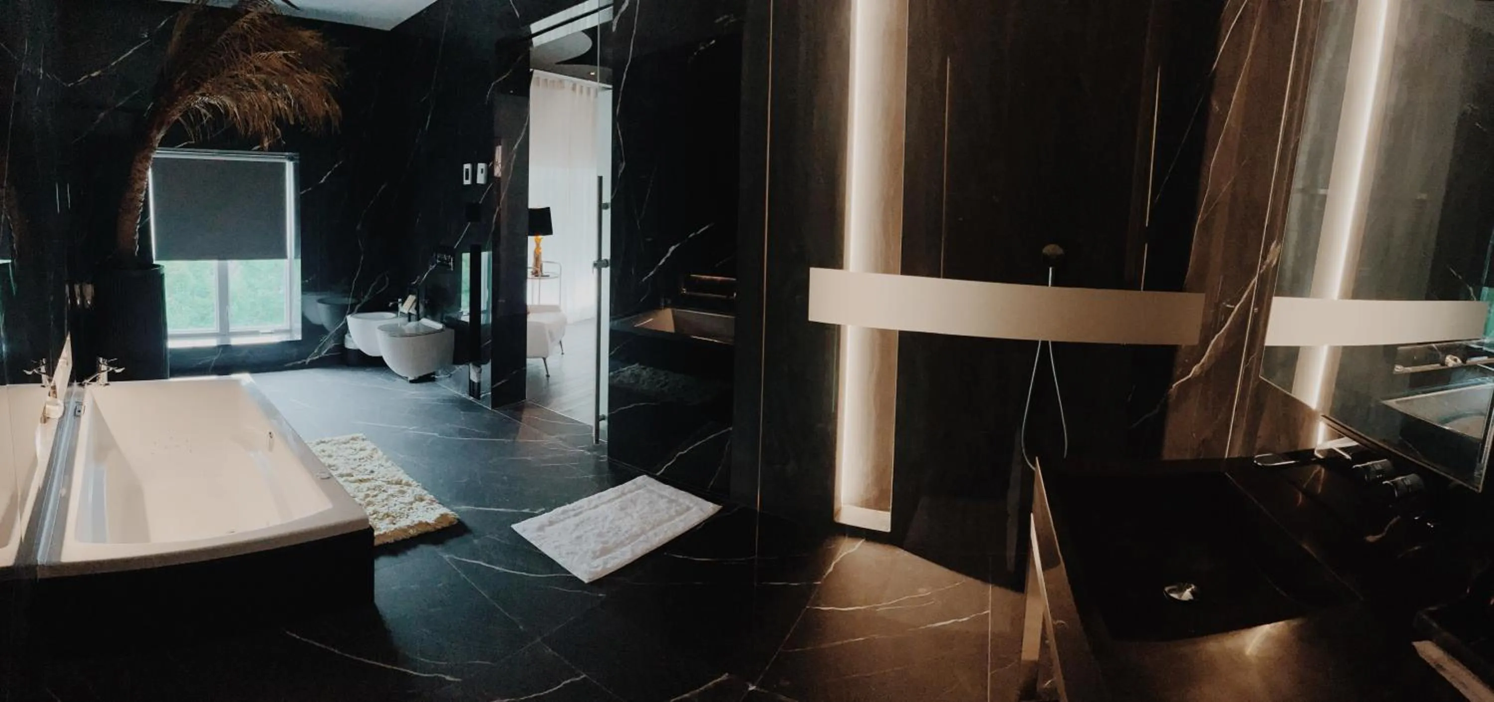 Bathroom in Hotel Kutuma