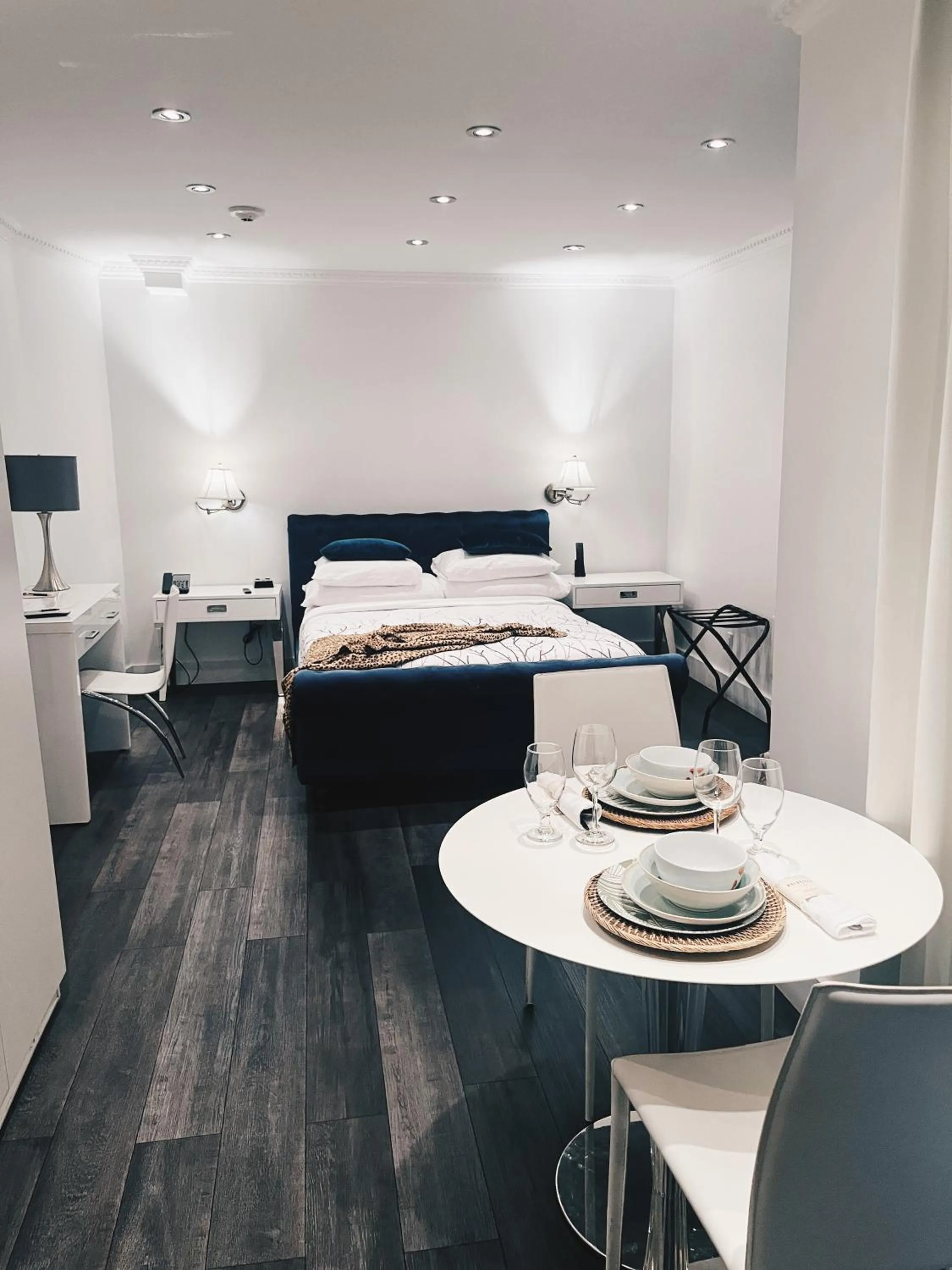 Bedroom, Bed in Hotel Kutuma