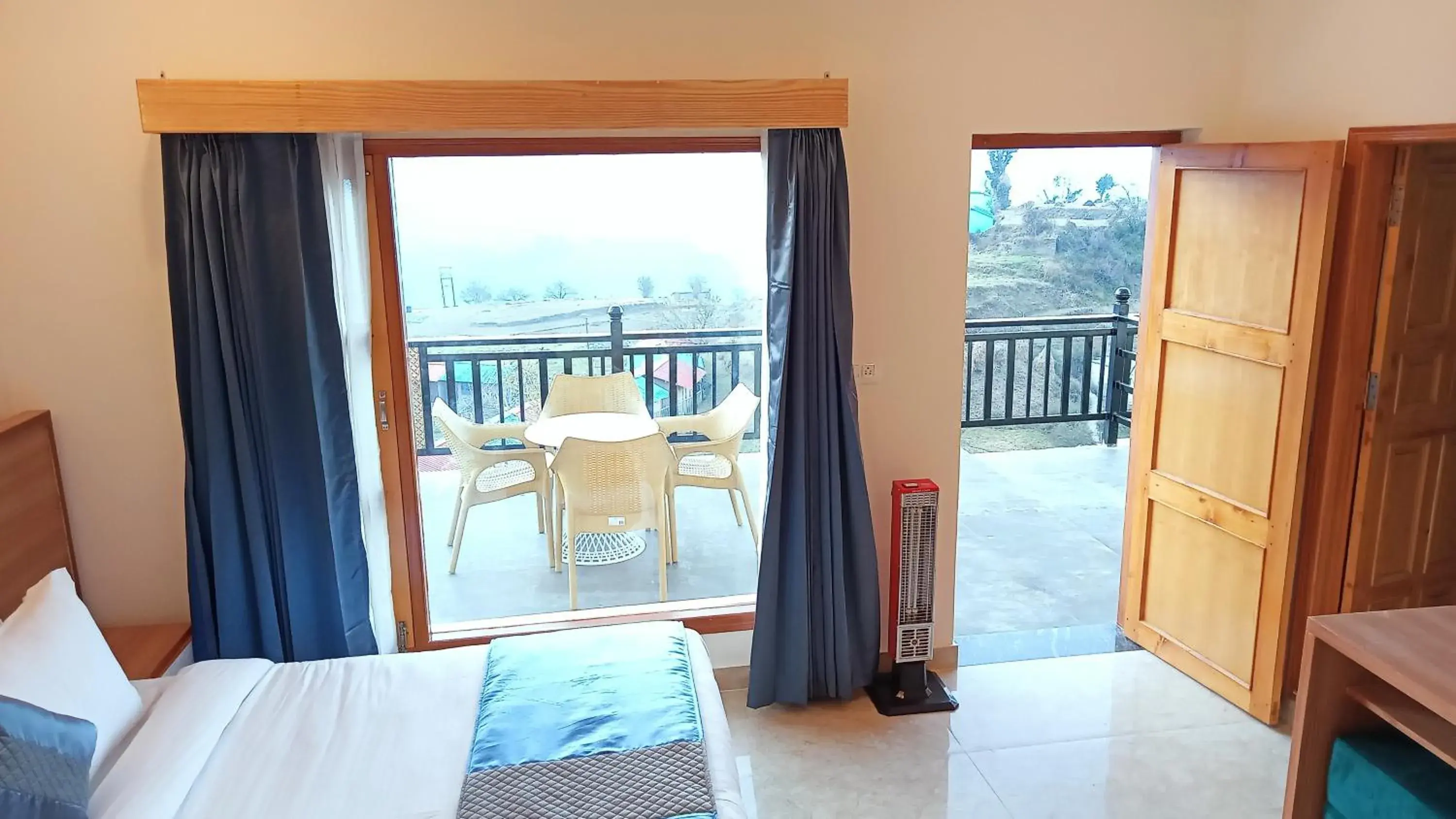 Balcony/Terrace, Bed in Hotel Alpine Musk Balcony/Terrace, Bed in Hotel Alpine Musk