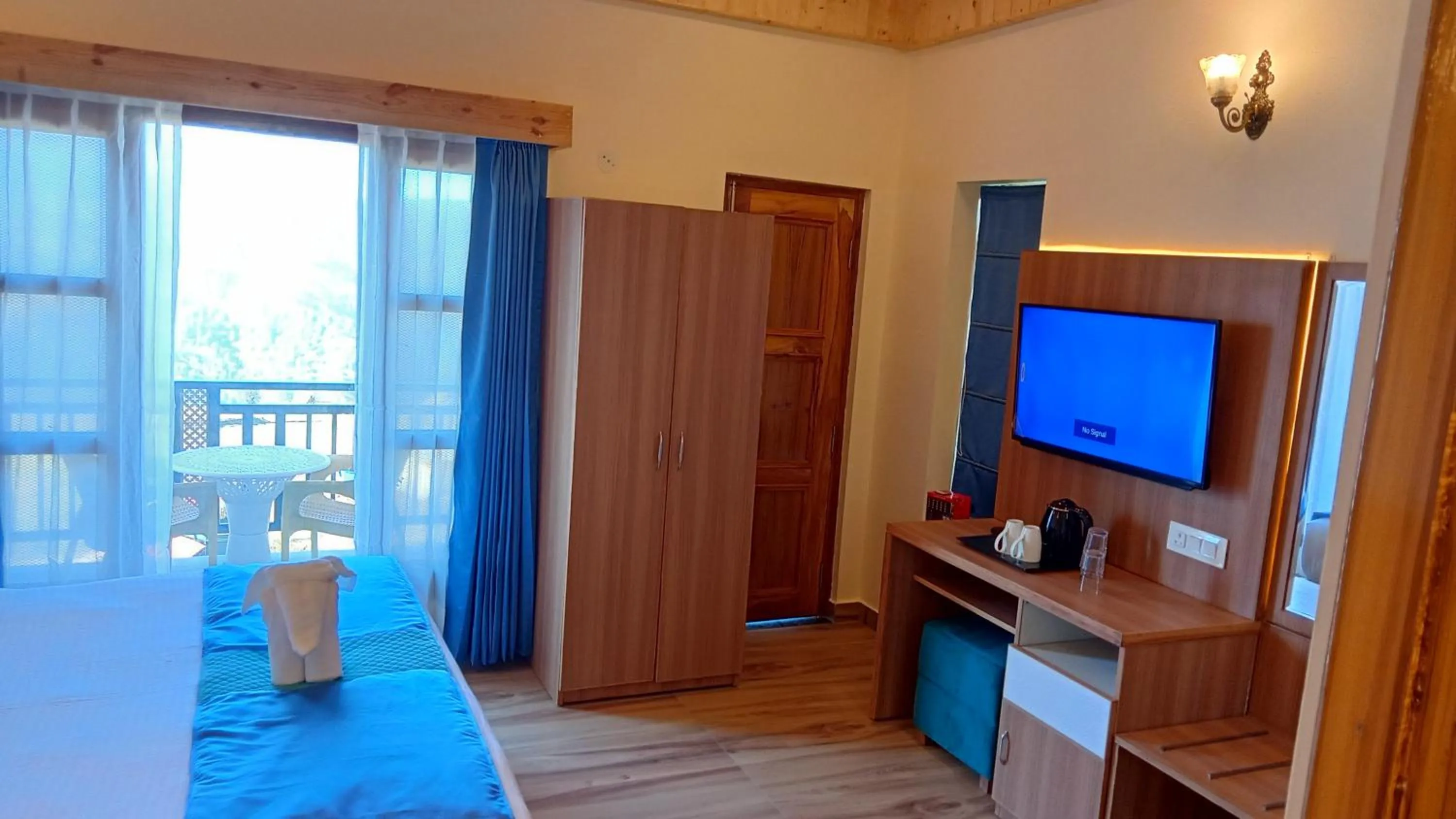 Communal lounge/ TV room in Hotel Alpine Musk