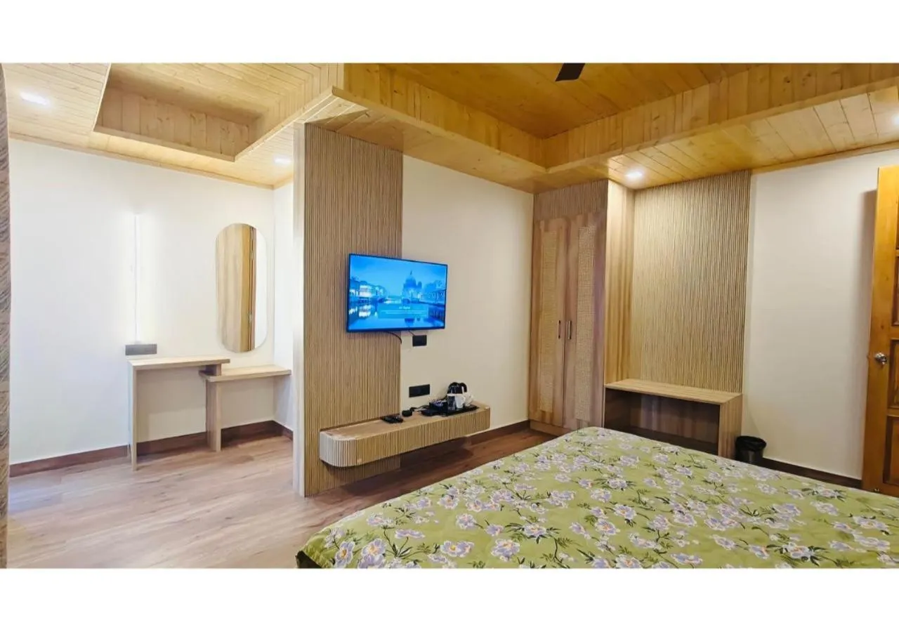 Bedroom, Bed in Hotel Alpine Musk