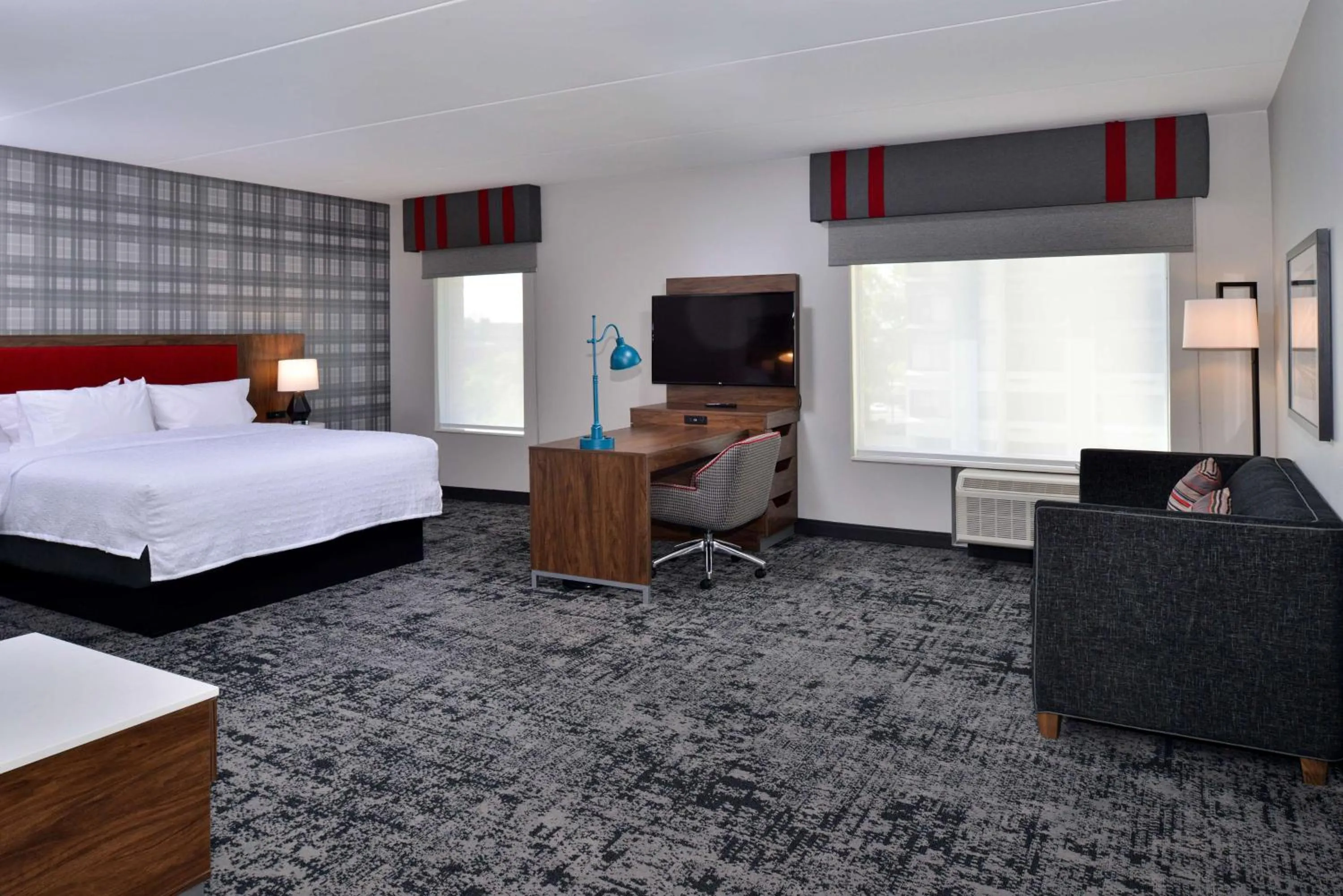 Bedroom, Bed in Hampton Inn & Suites Greensboro Downtown, Nc