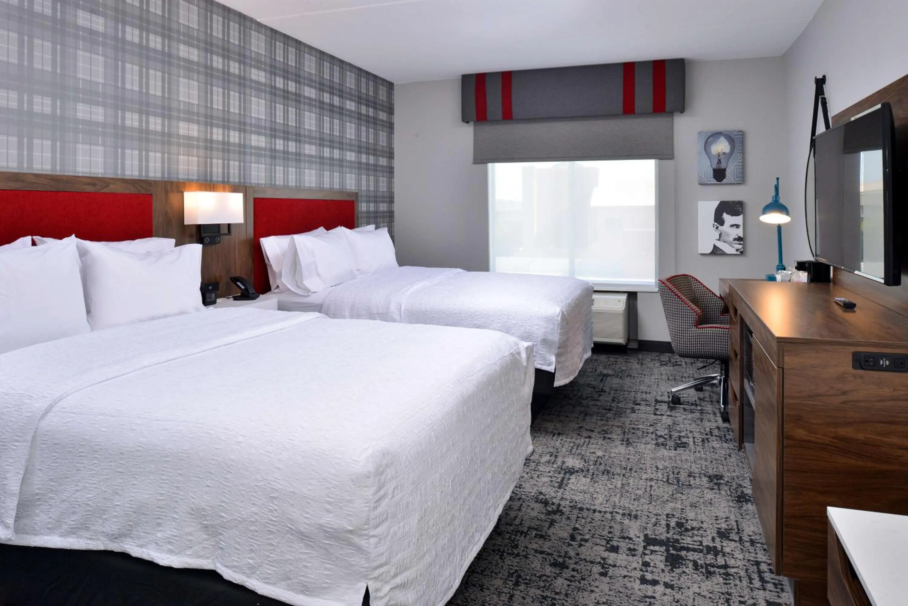 Bedroom, Bed in Hampton Inn & Suites Greensboro Downtown, Nc