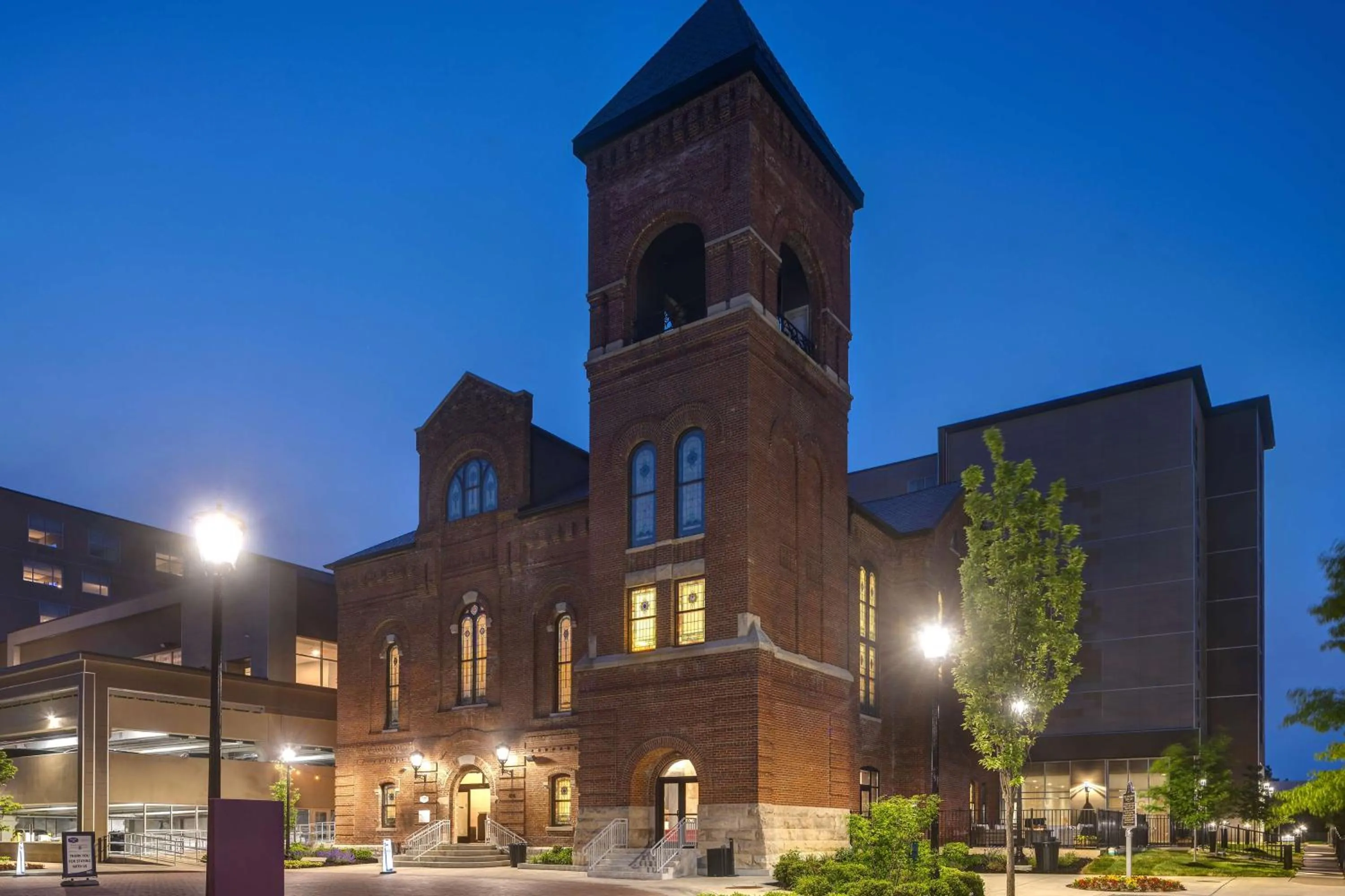 Property building in Hampton Inn Indianapolis Downtown IUPUI