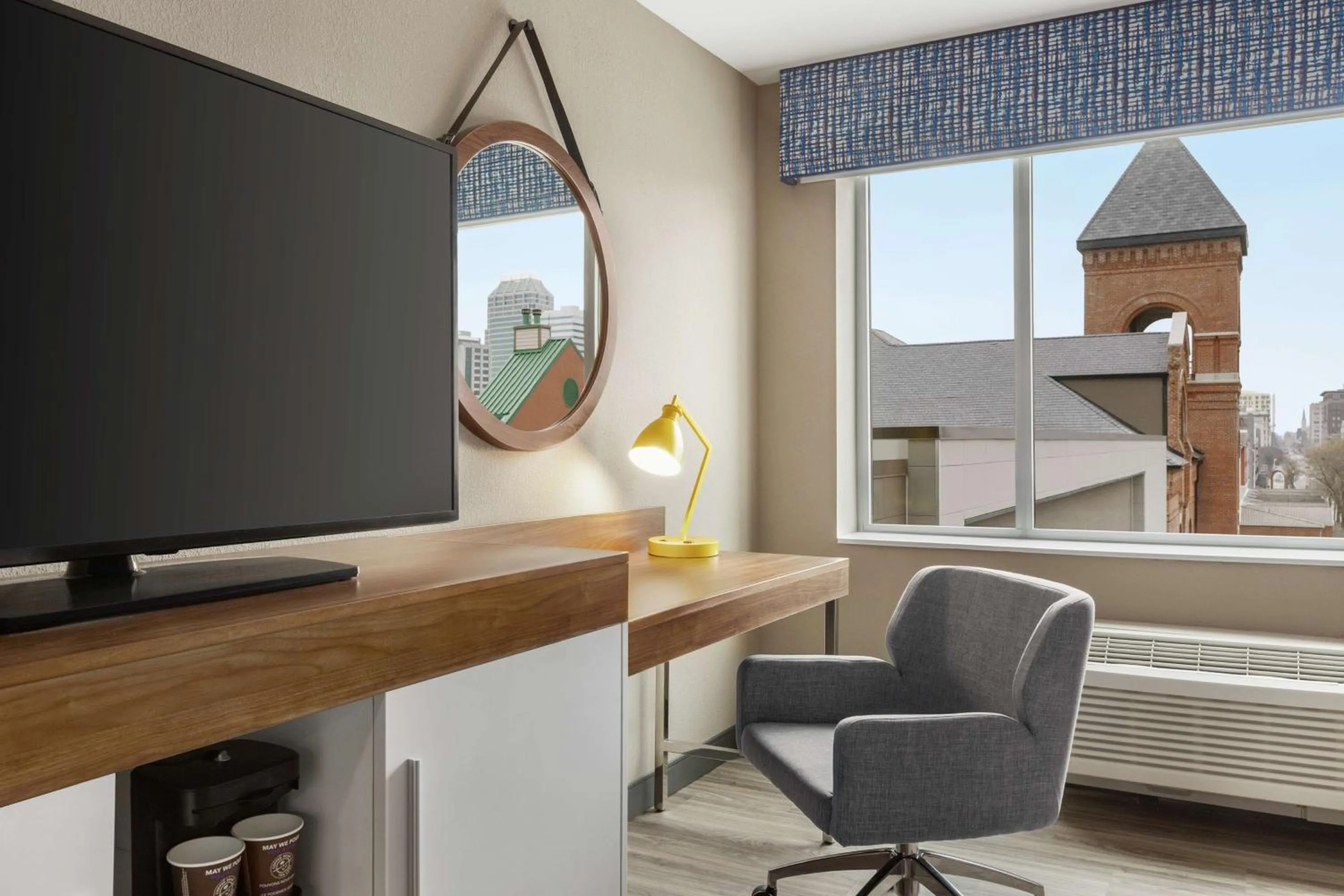 Bedroom in Hampton Inn Indianapolis Downtown IUPUI