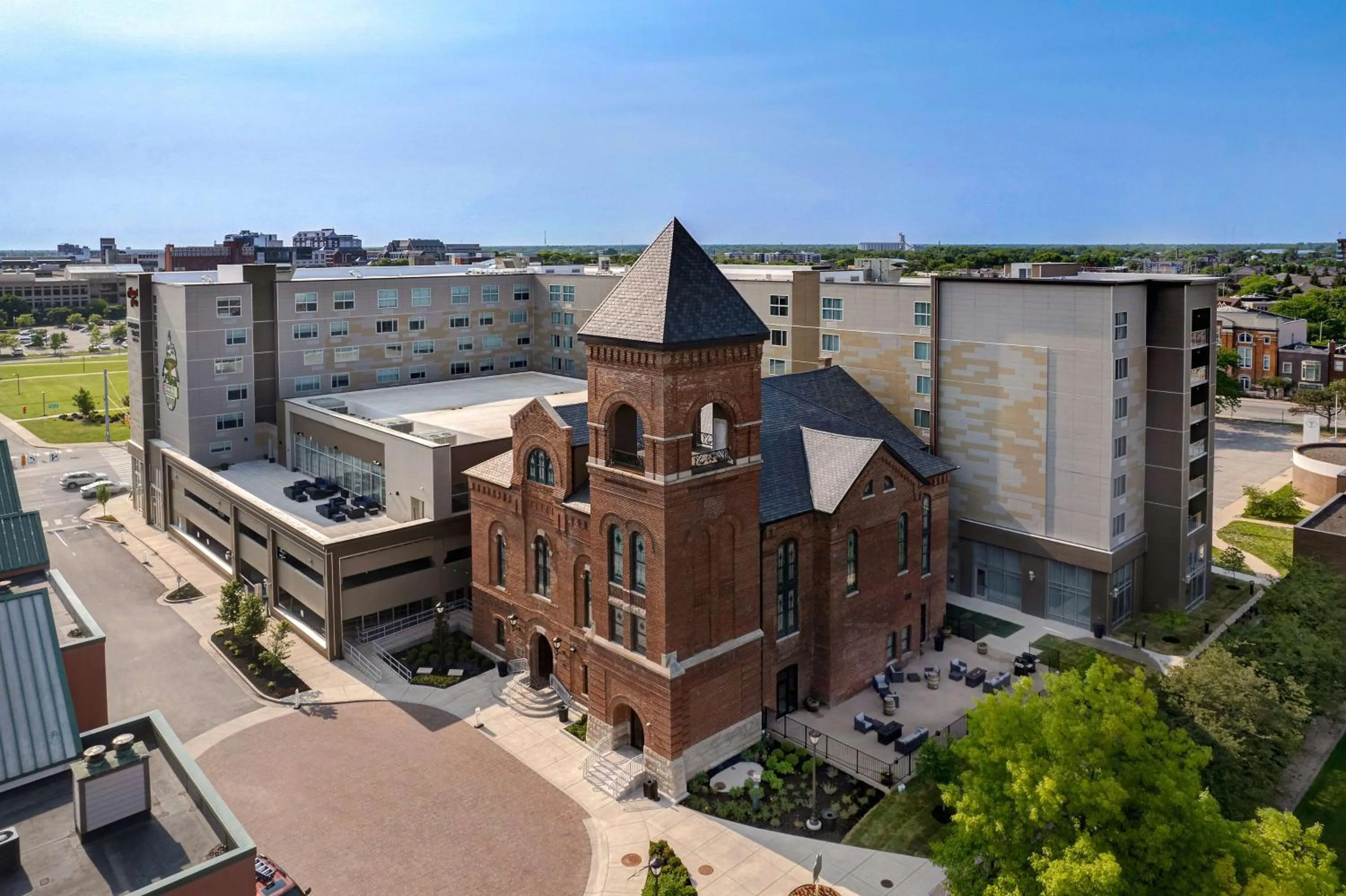 Property building in Hampton Inn Indianapolis Downtown IUPUI