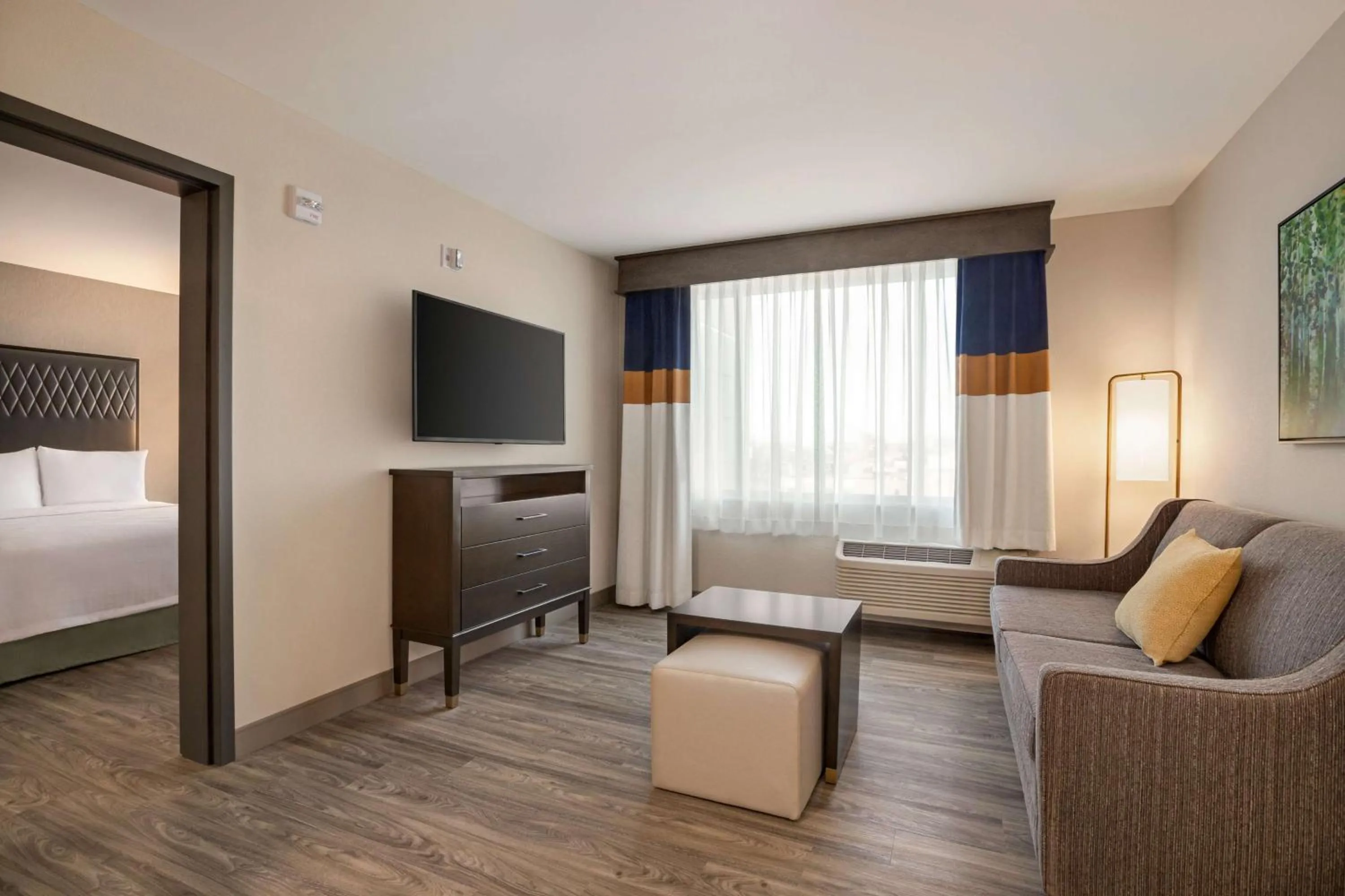 Living room, Bed in Homewood Suites by Hilton Indianapolis Downtown IUPUI