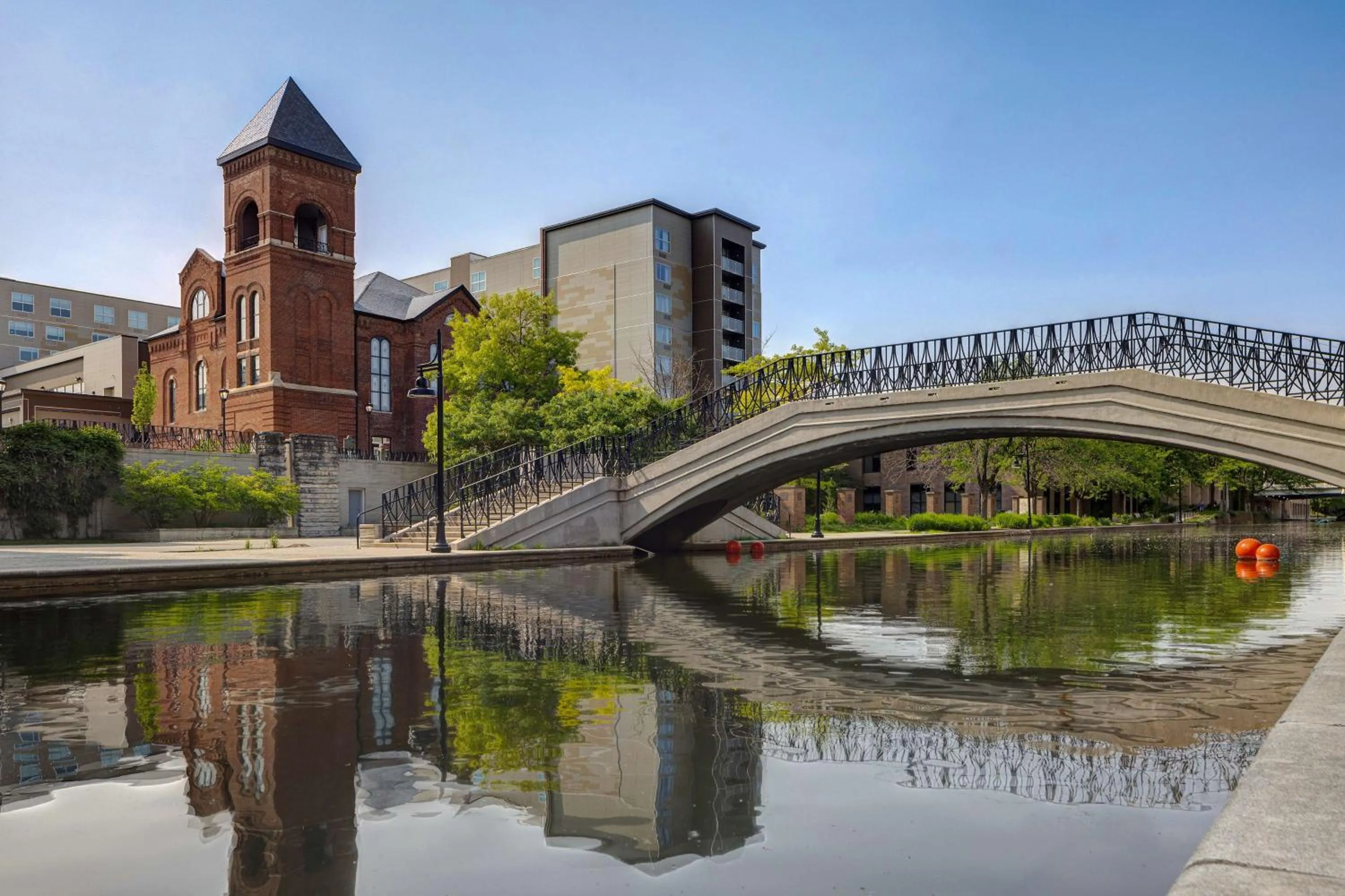 Property building in Homewood Suites by Hilton Indianapolis Downtown IUPUI