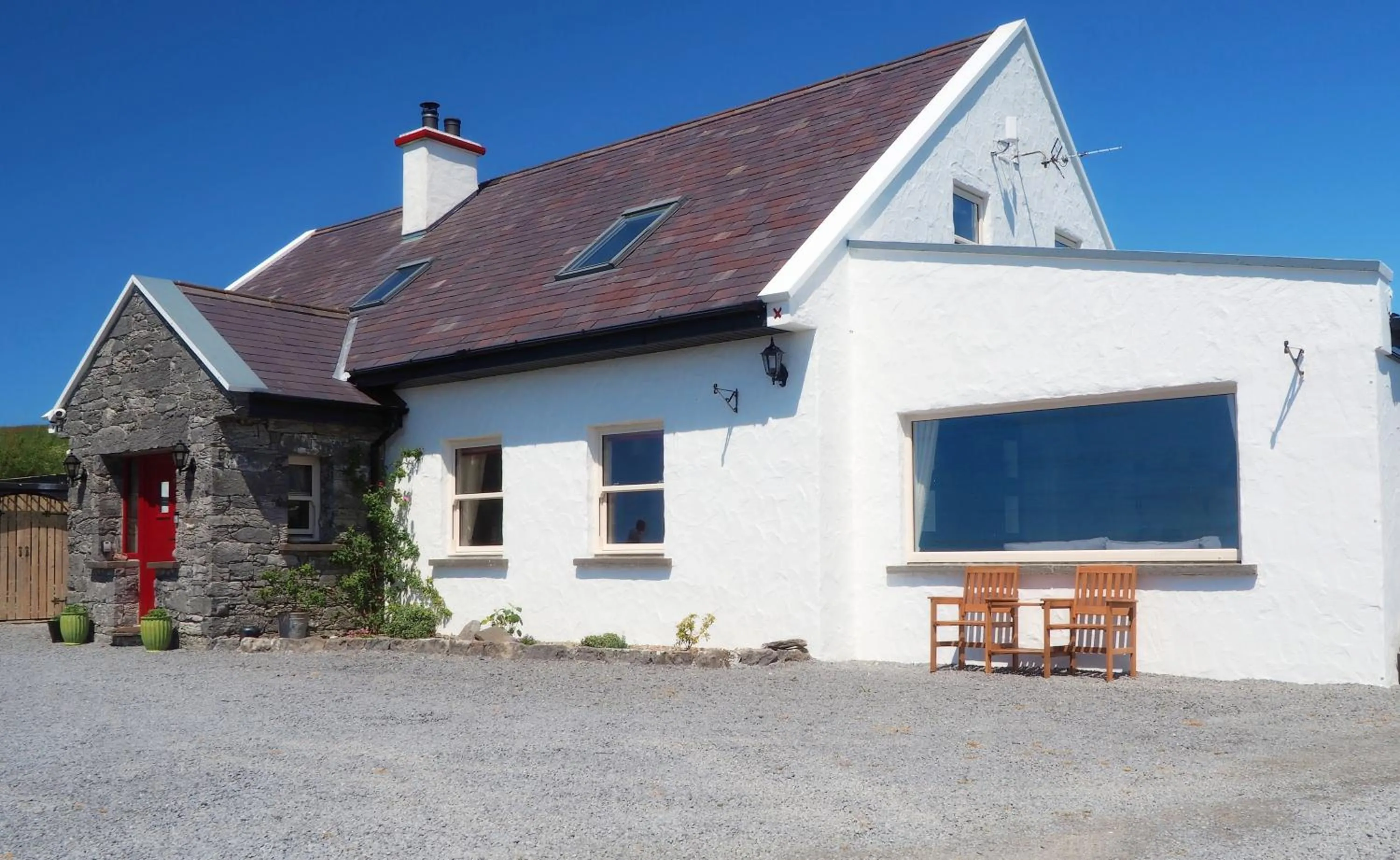 Property building in Limestone Lodge Apartment