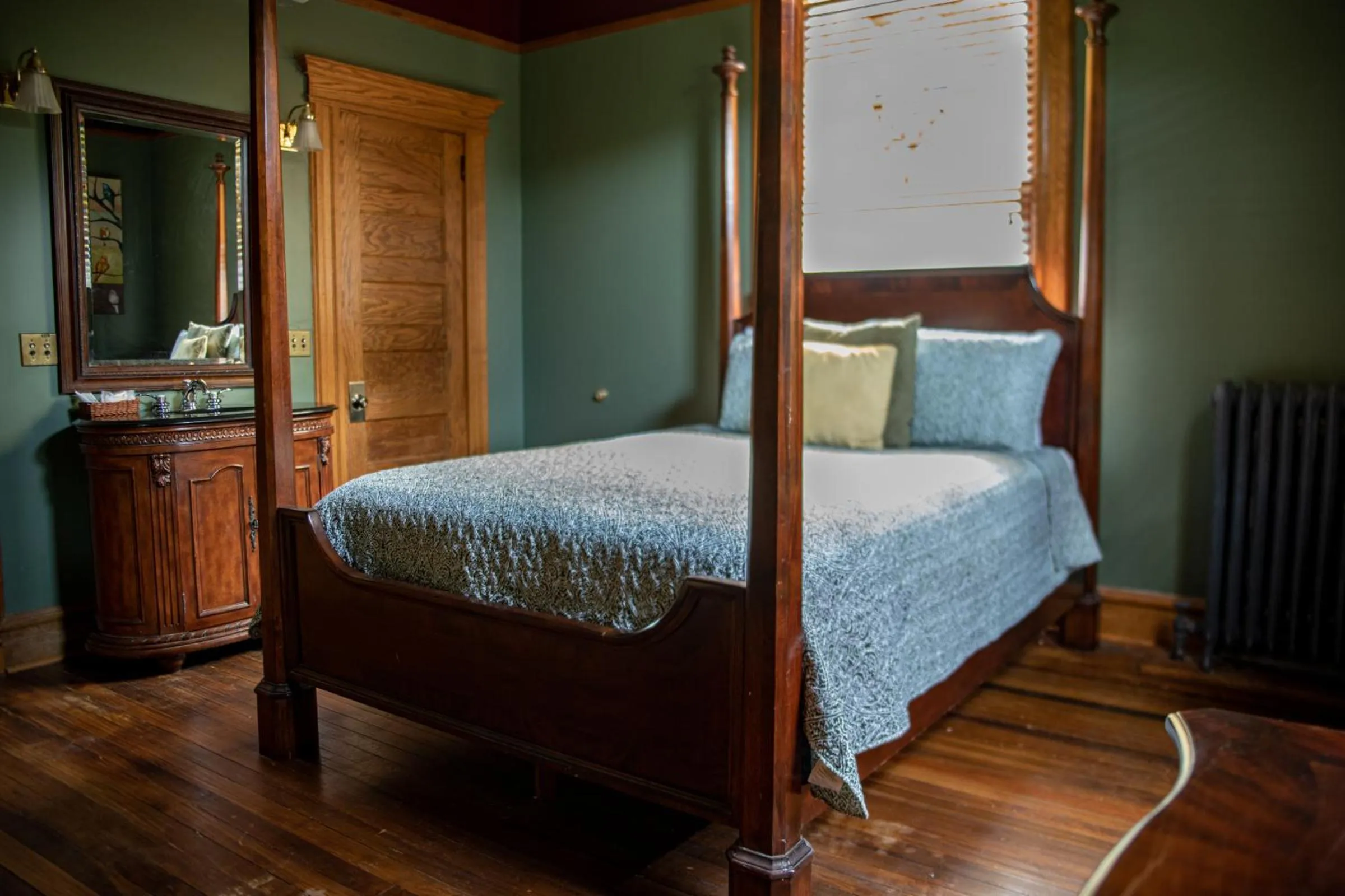 Bed in Elk River Hotel & Cafe