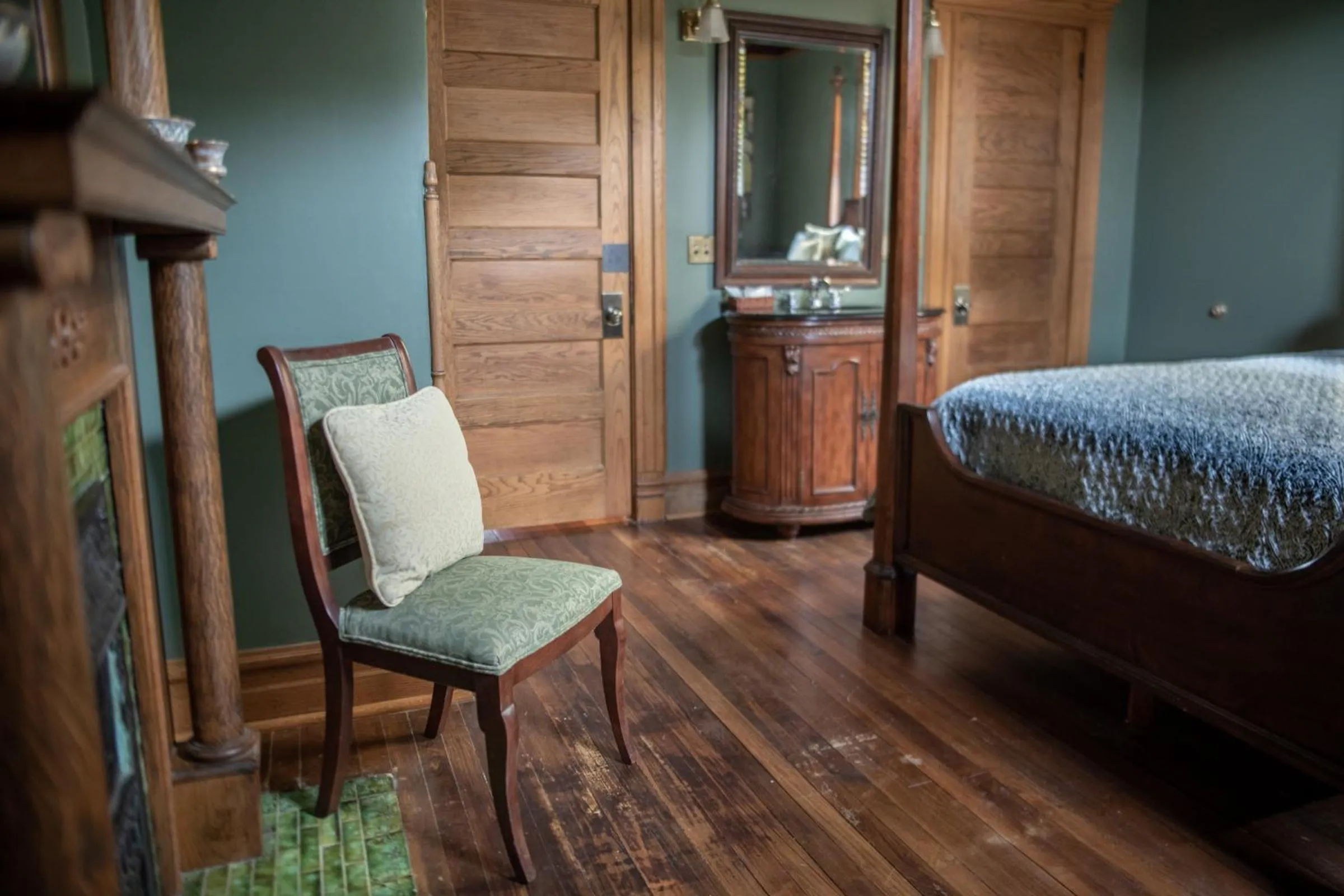 Bed in Elk River Hotel & Cafe