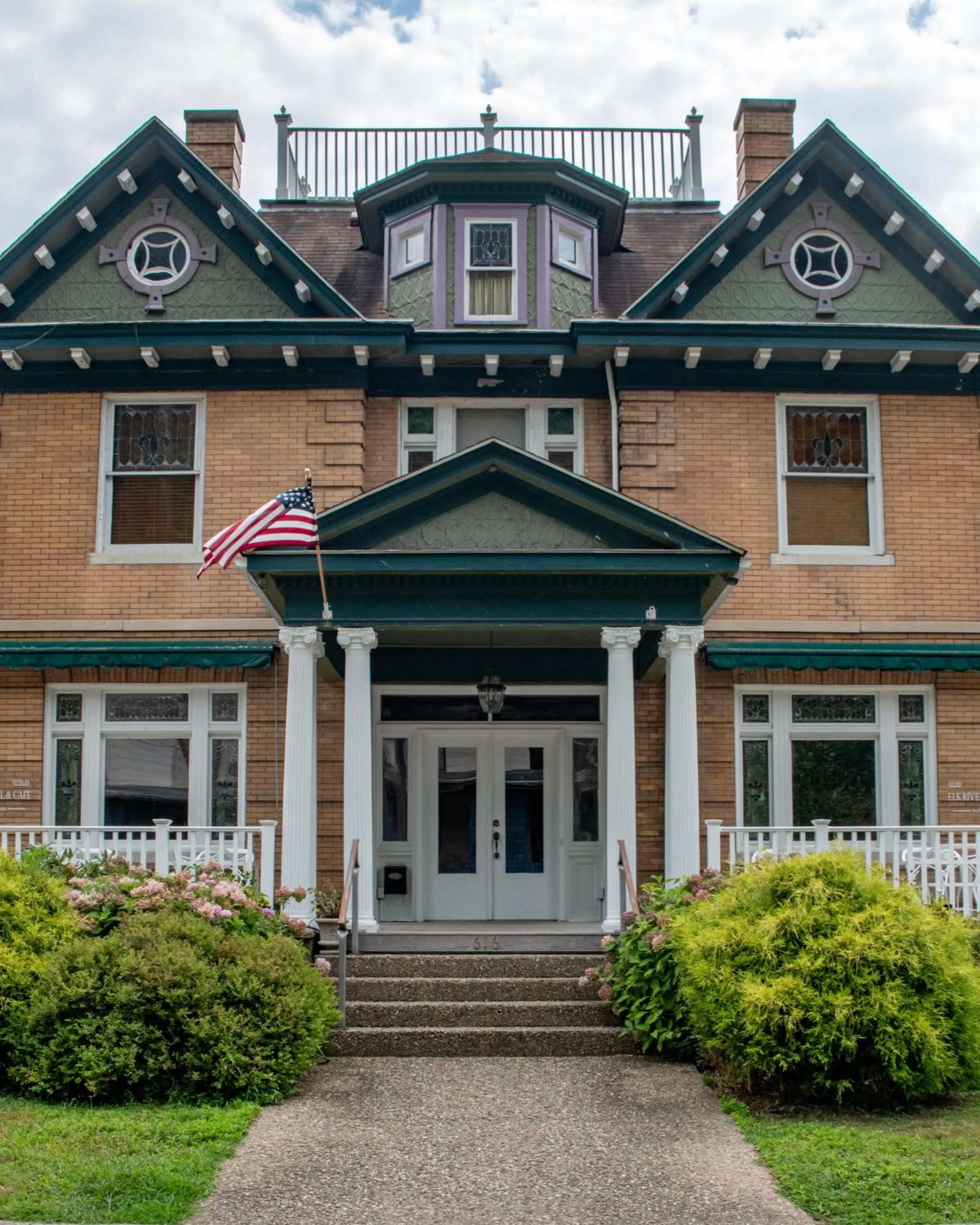 Elk River Hotel & Cafe