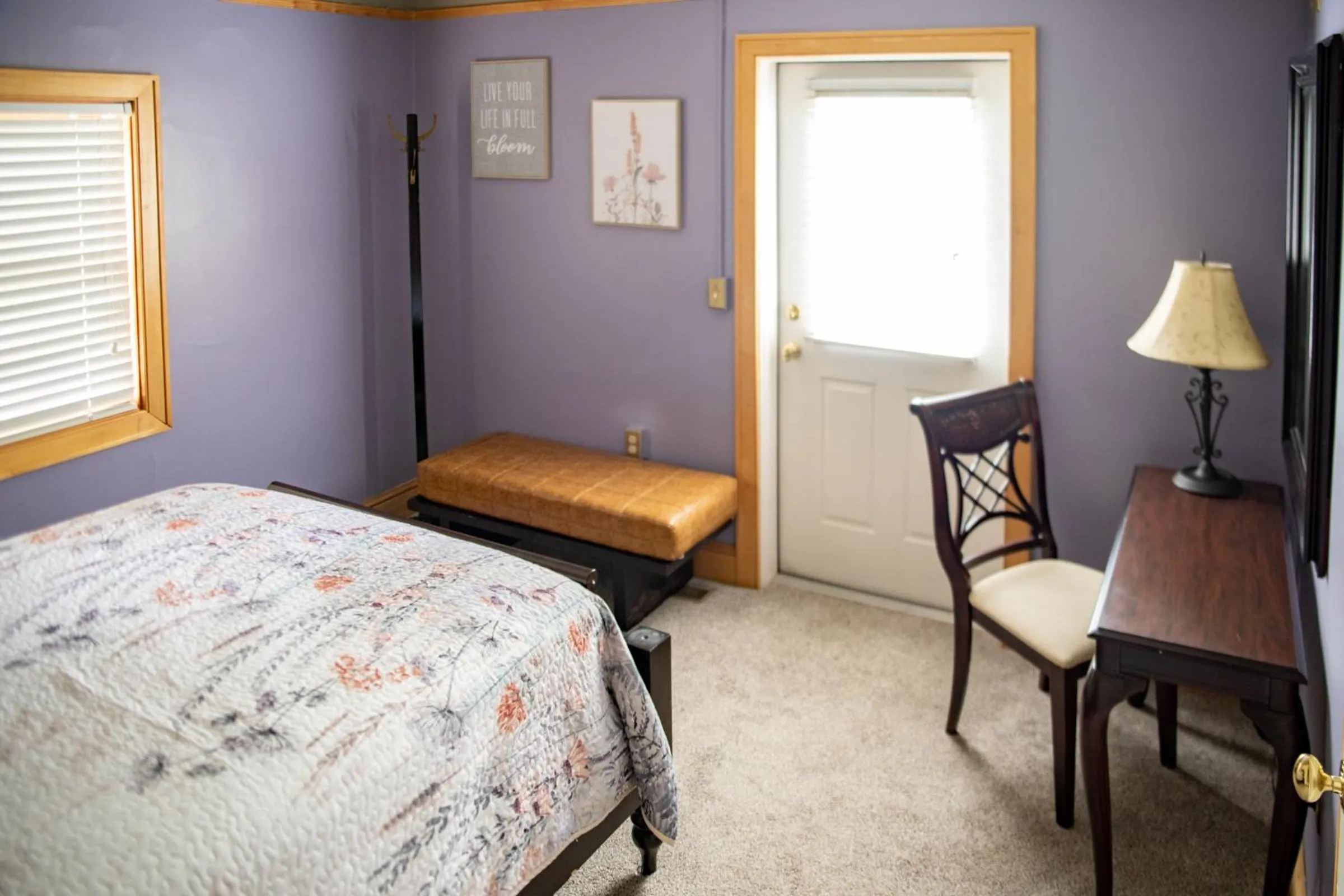 Bed in Elk River Hotel & Cafe