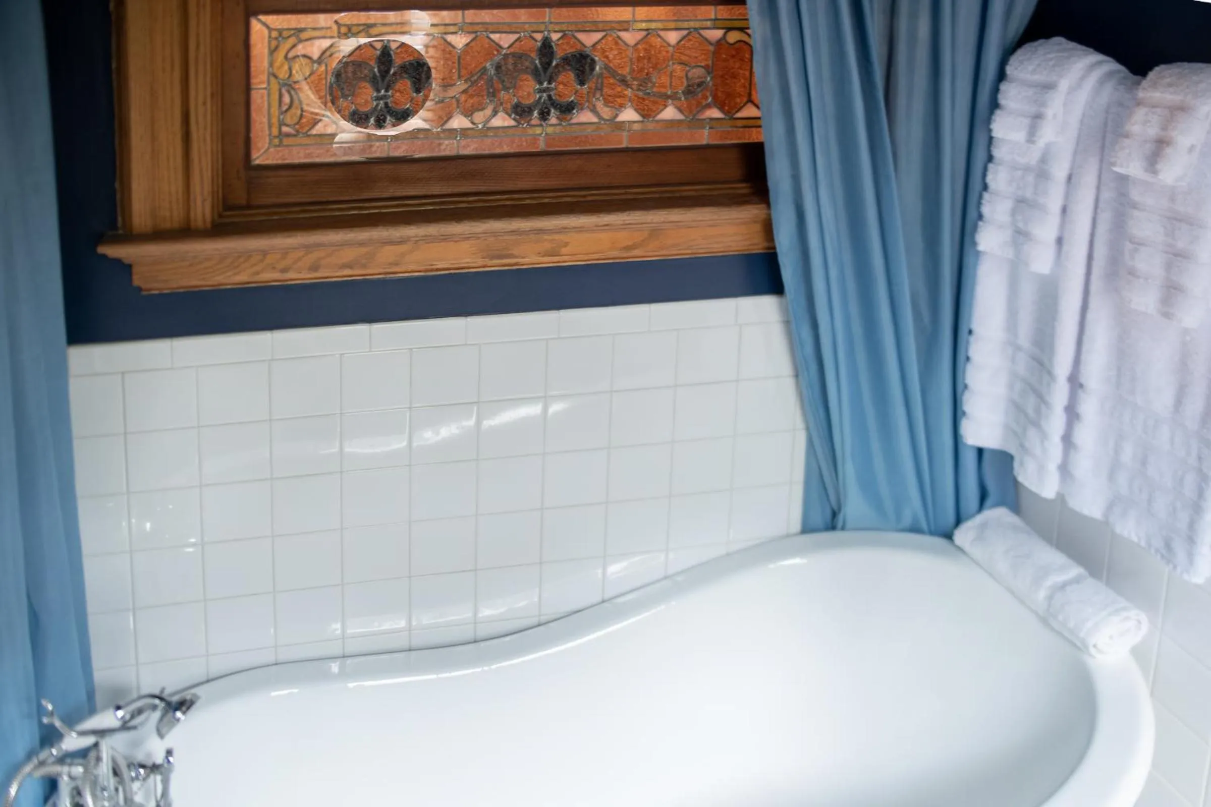 Bed in Elk River Hotel & Cafe