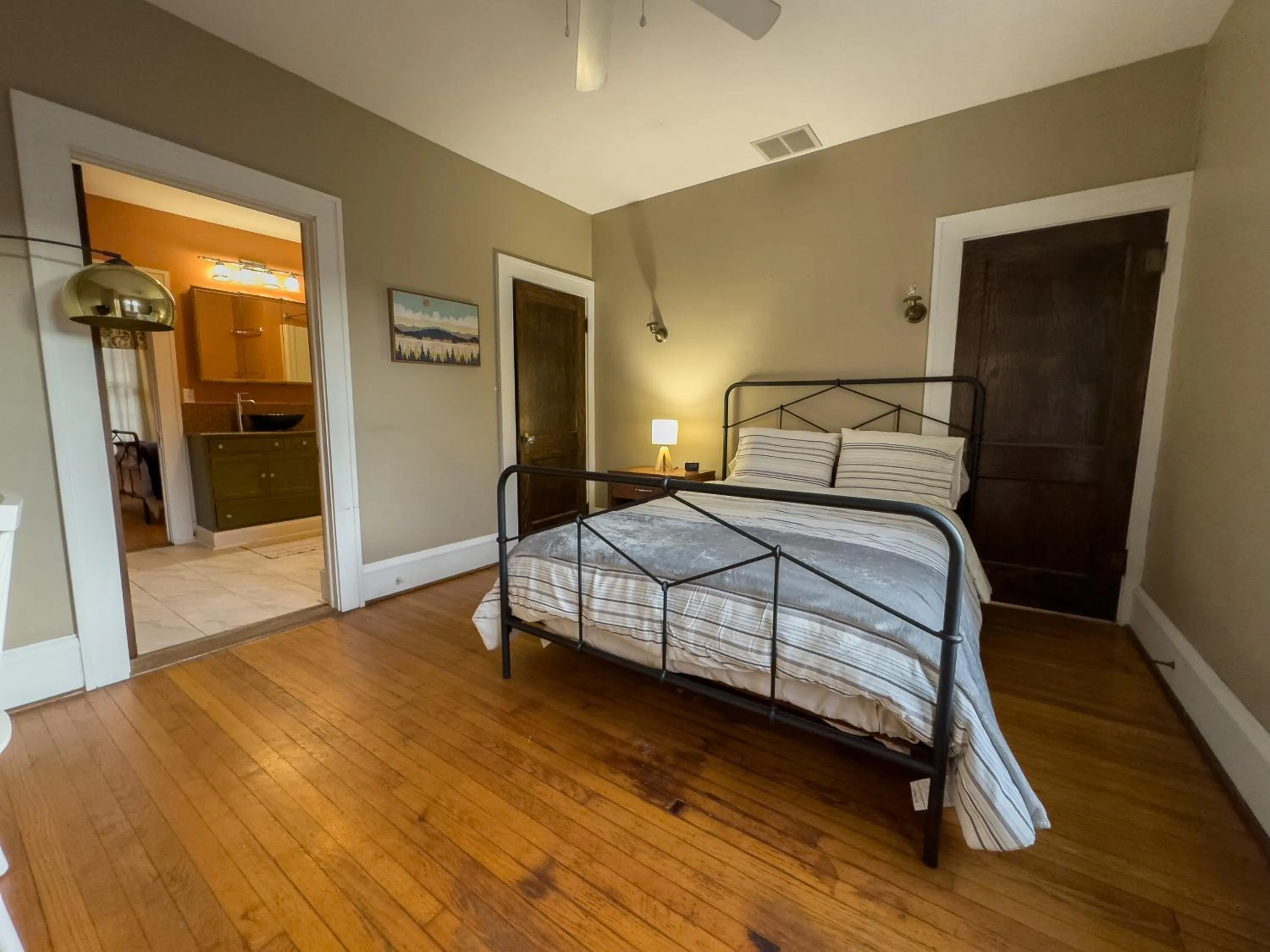 Bed in Elk River Hotel & Cafe