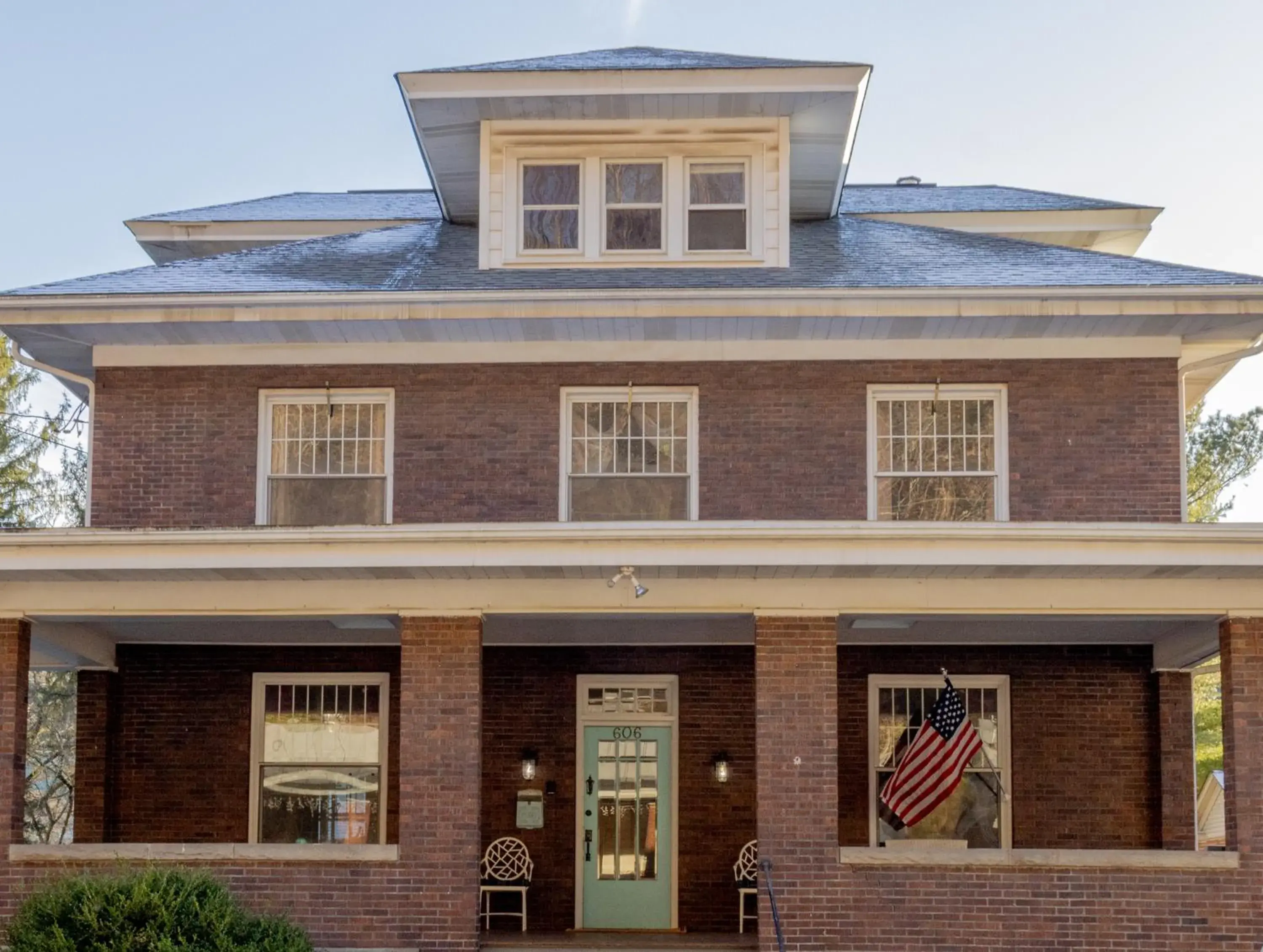 Five-Bedroom House in Elk River Hotel & Cafe Five-Bedroom House in Elk River Hotel & Cafe