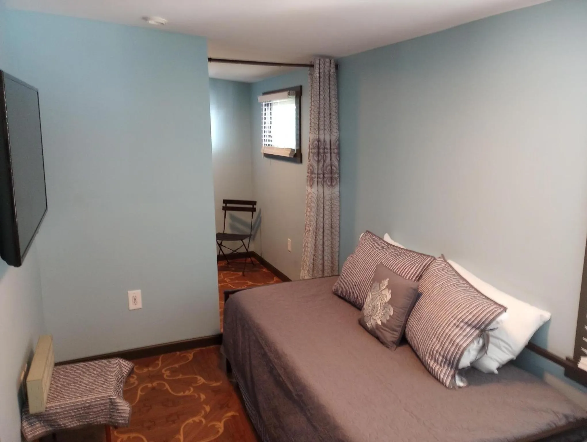 Bed in Elk River Hotel & Cafe