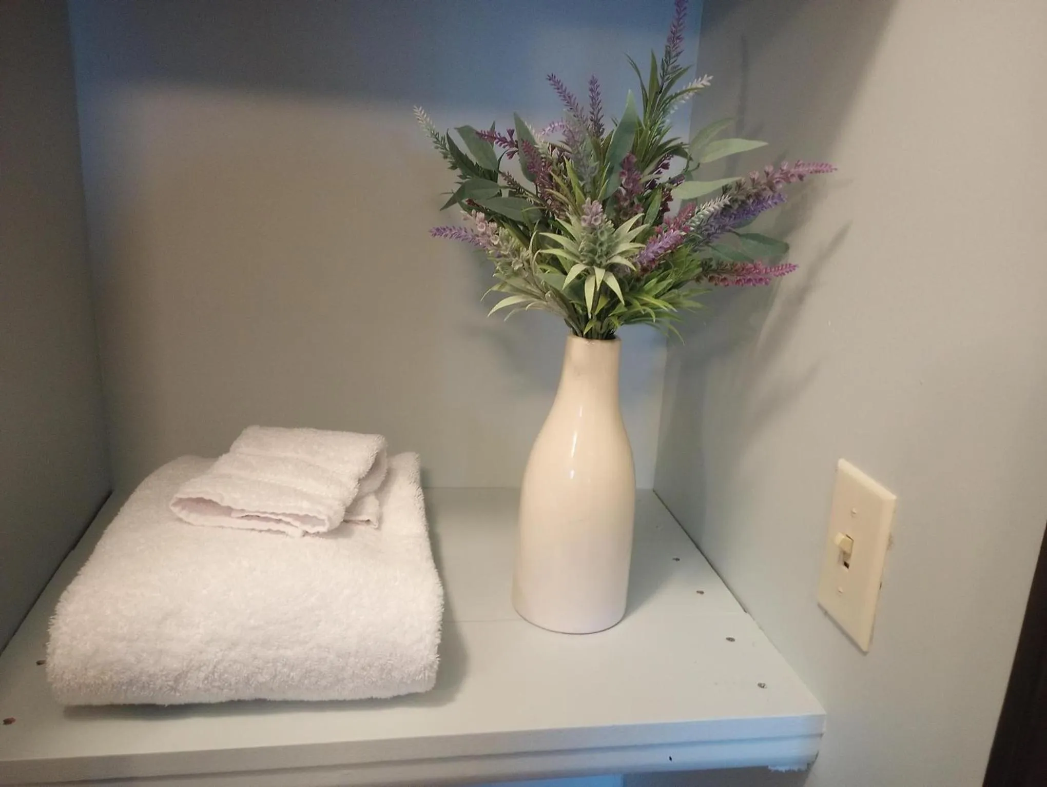 Bed in Elk River Hotel & Cafe