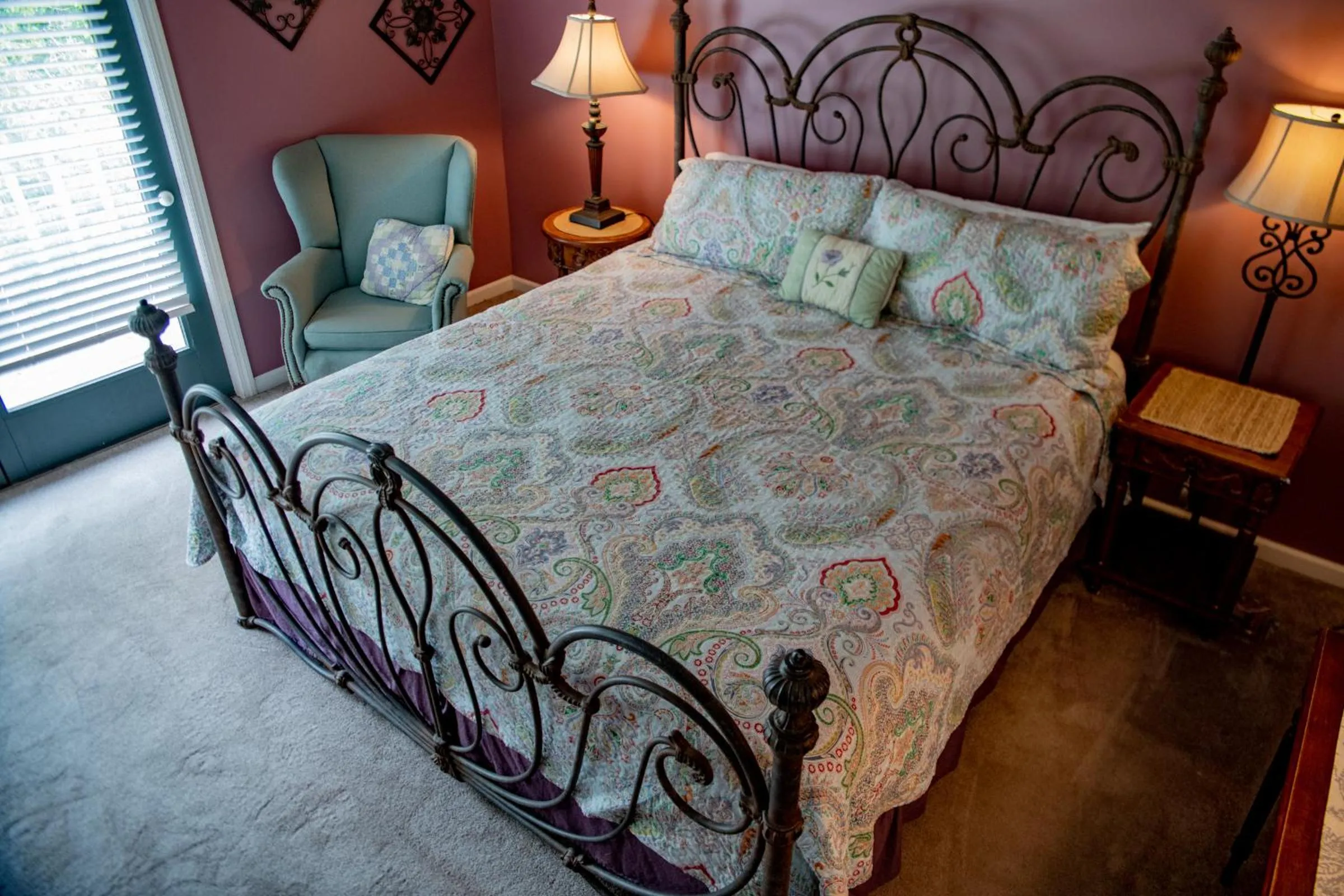 Bed in Elk River Hotel & Cafe