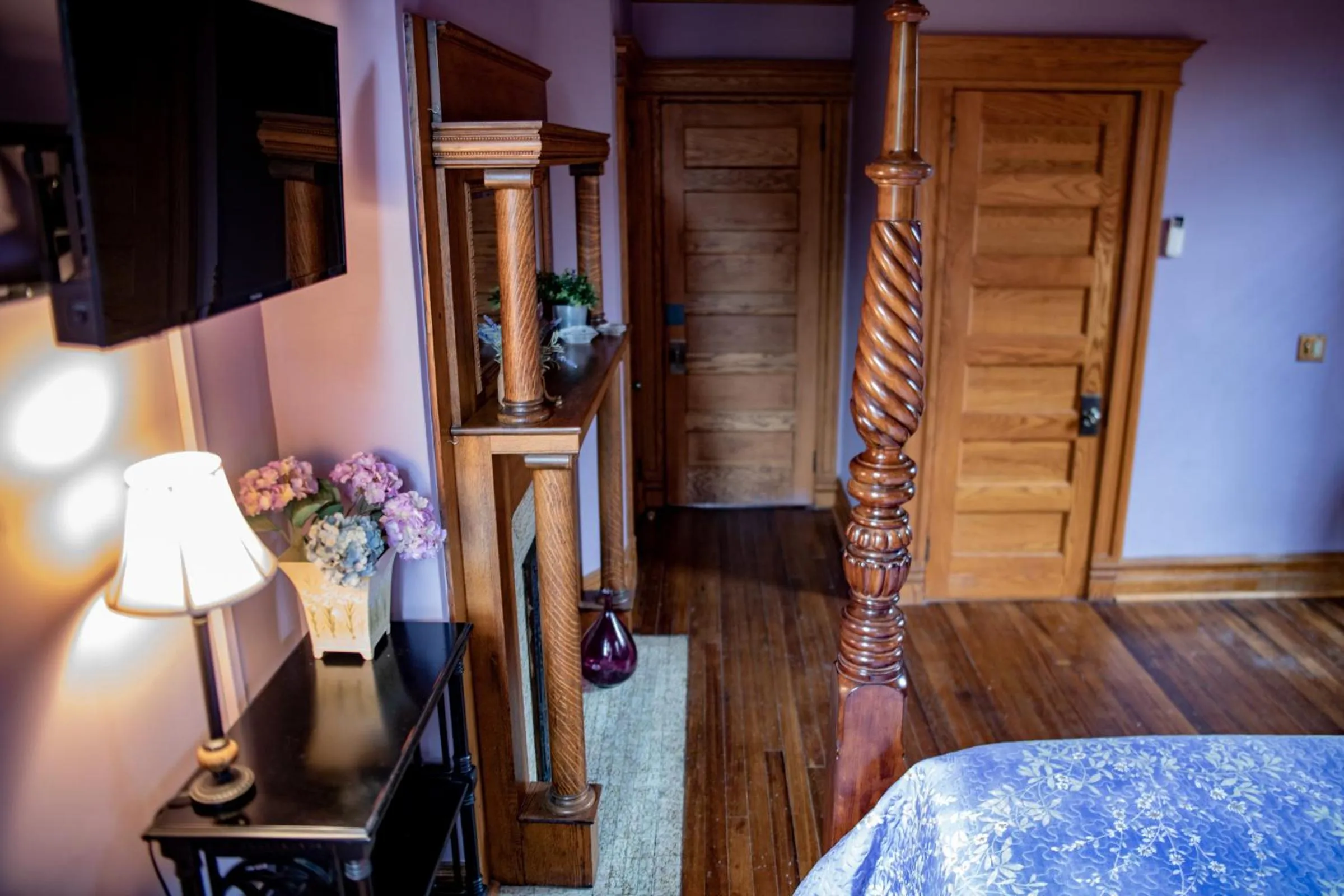 Bed in Elk River Hotel & Cafe