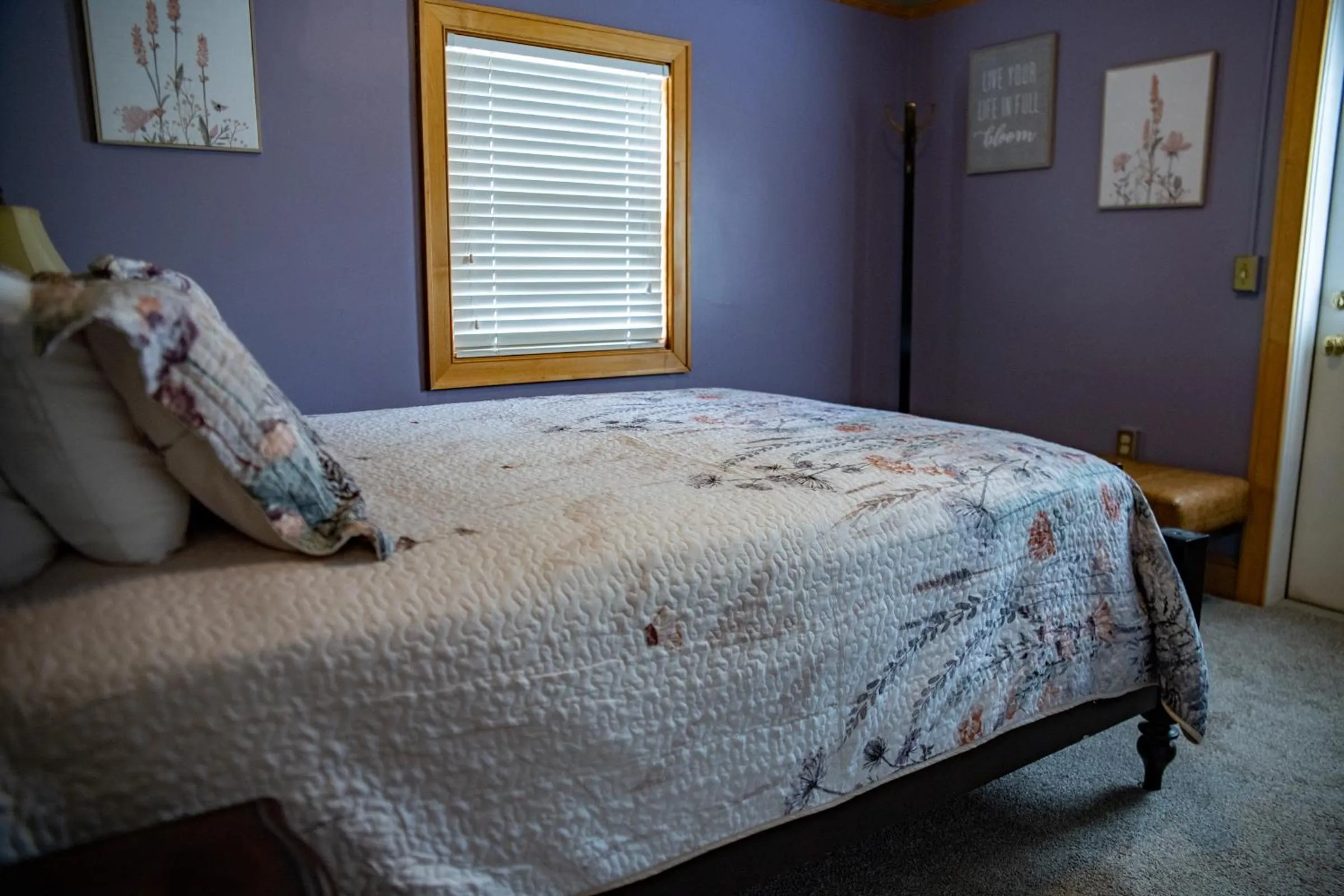 Bed in Elk River Hotel & Cafe