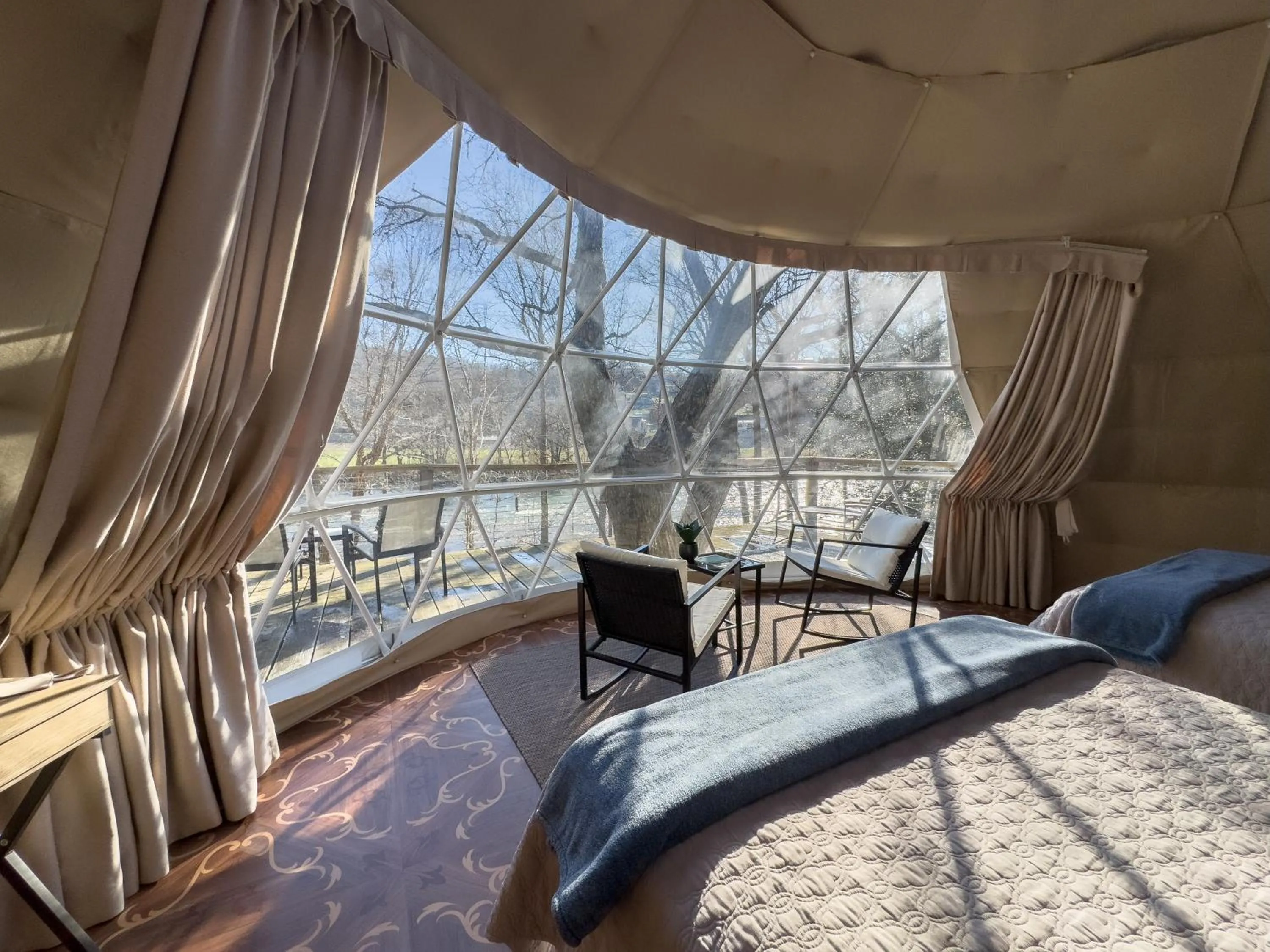 Bed in Elk River Hotel & Cafe