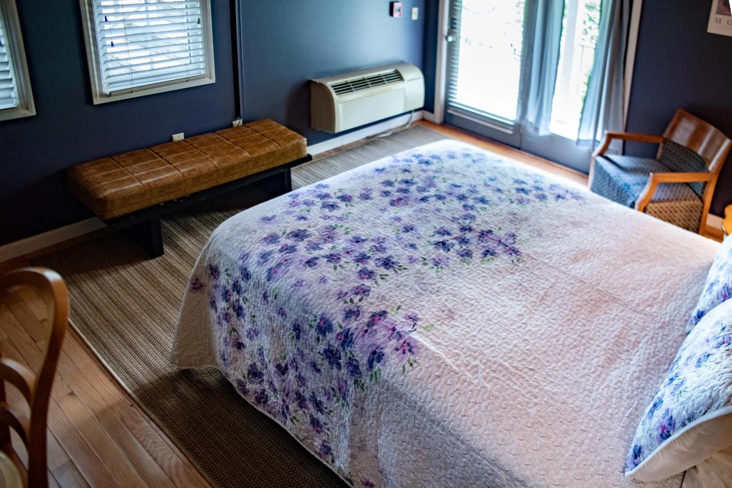 Bed in Elk River Hotel & Cafe