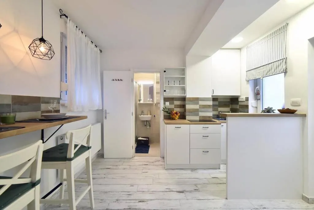 Kitchen or kitchenette in Petit Main Square