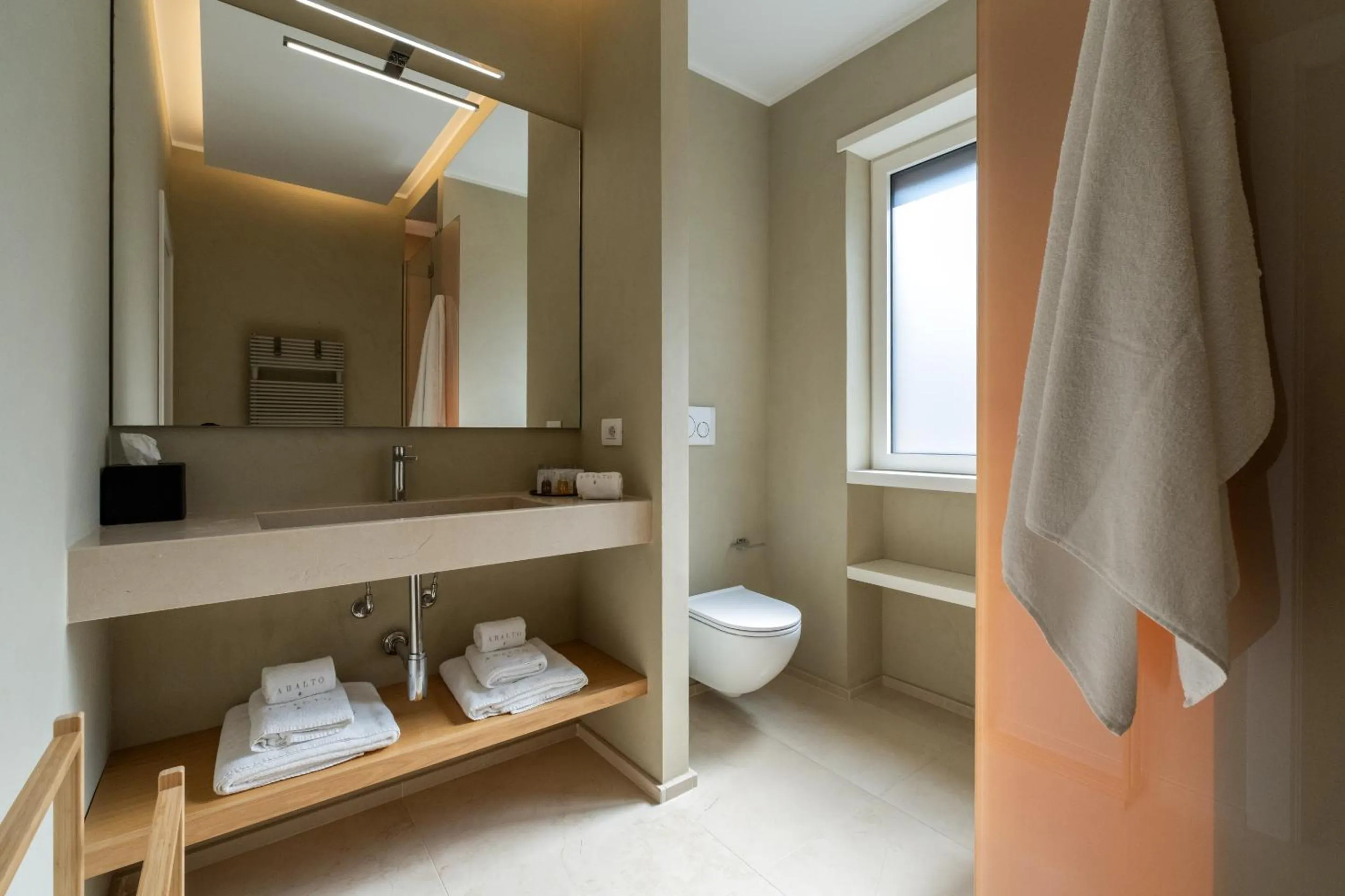 Bathroom, Bed in Abalto Suites & Rooms