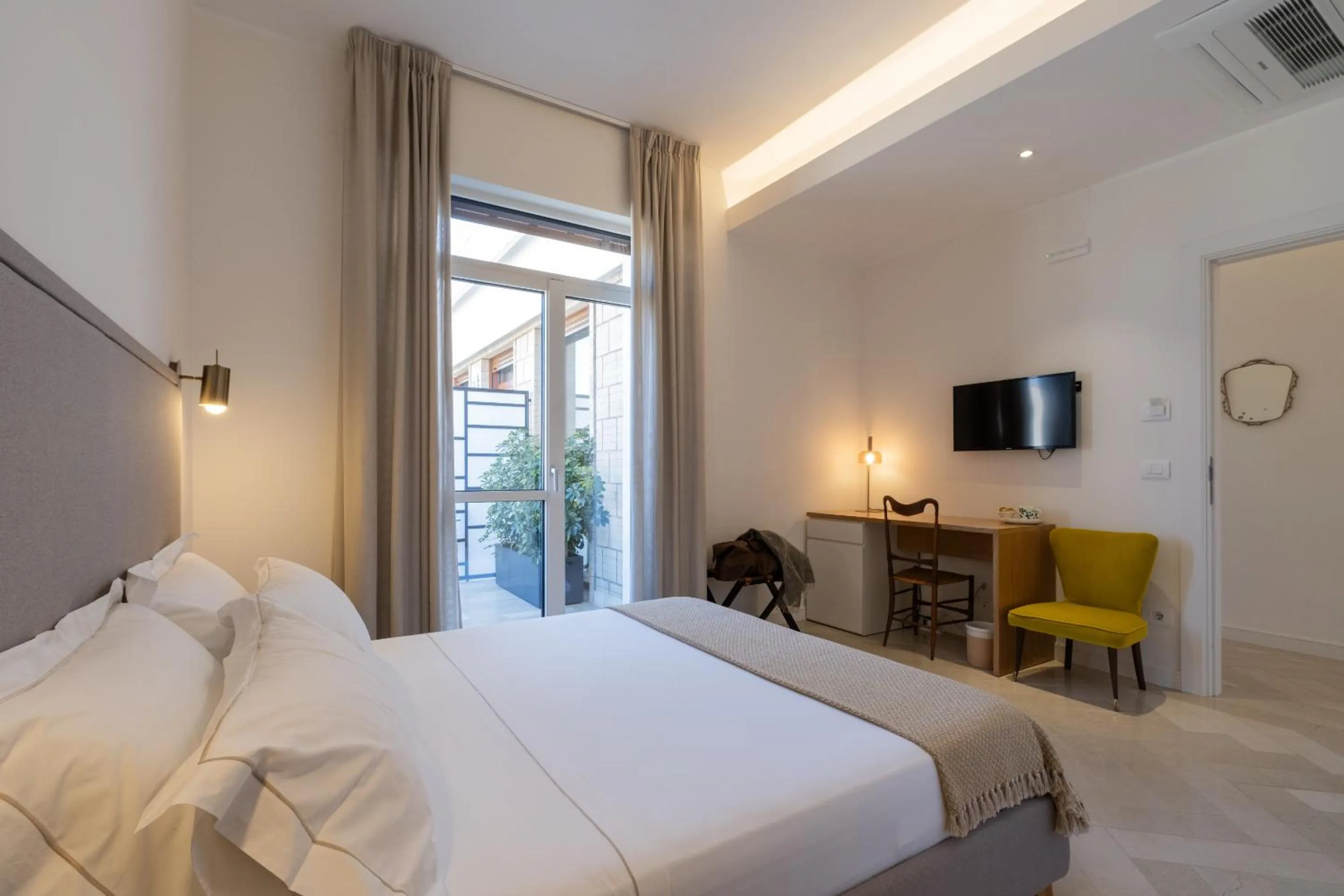 Bedroom, Bed in Abalto Suites & Rooms