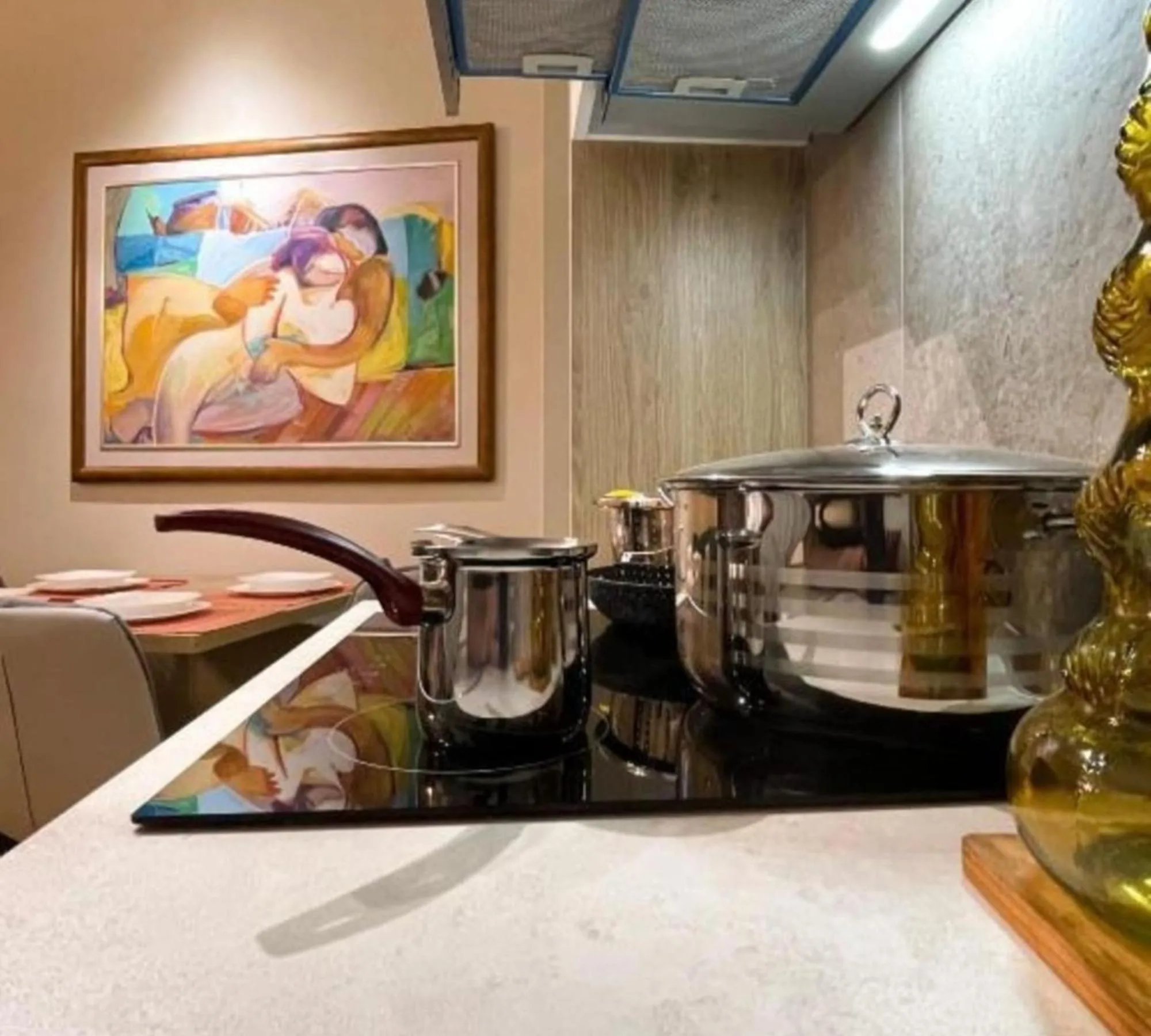 Kitchen or kitchenette in Joanna Suites