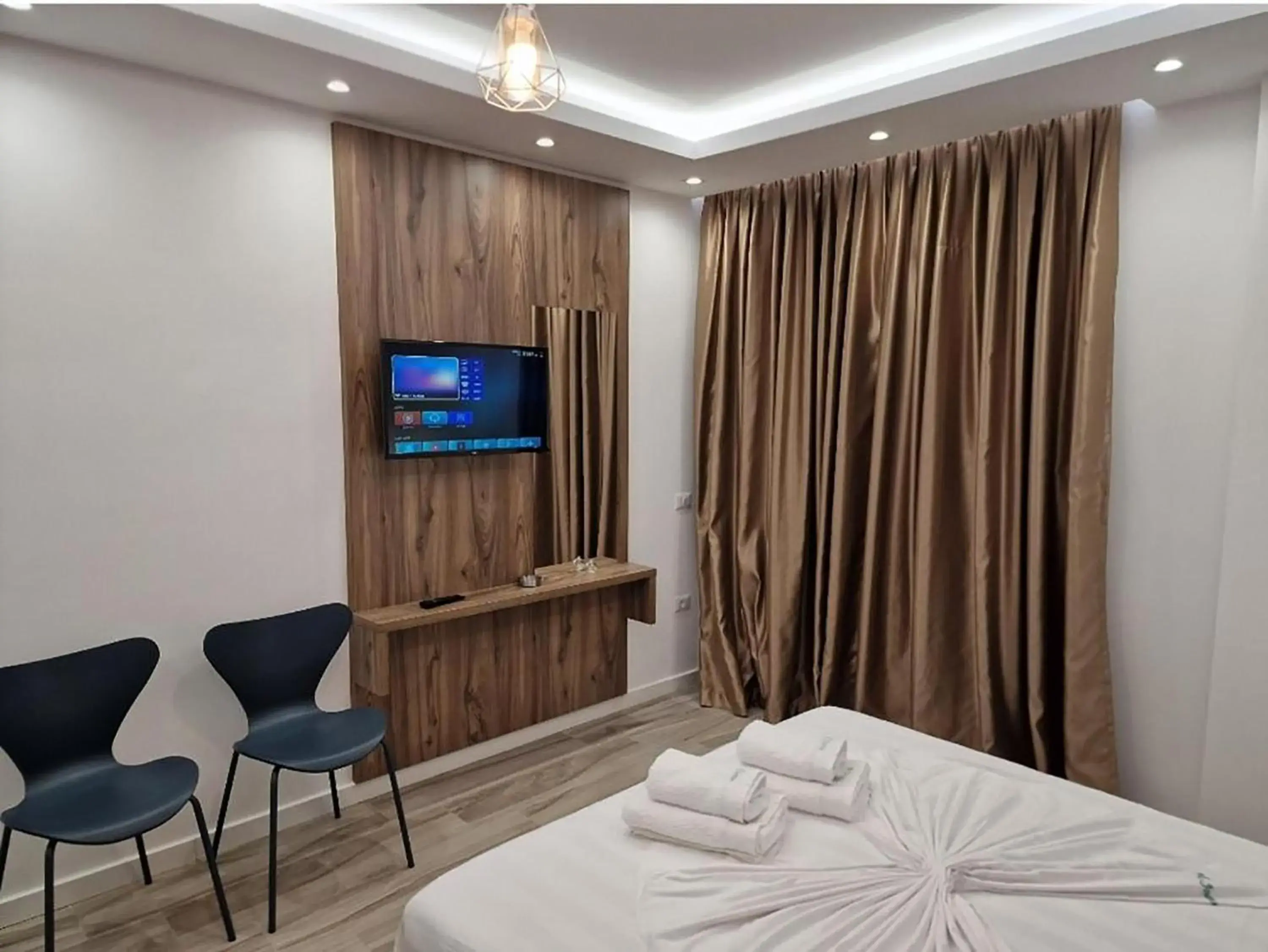 Bed in Joanna Suites Bed in Joanna Suites