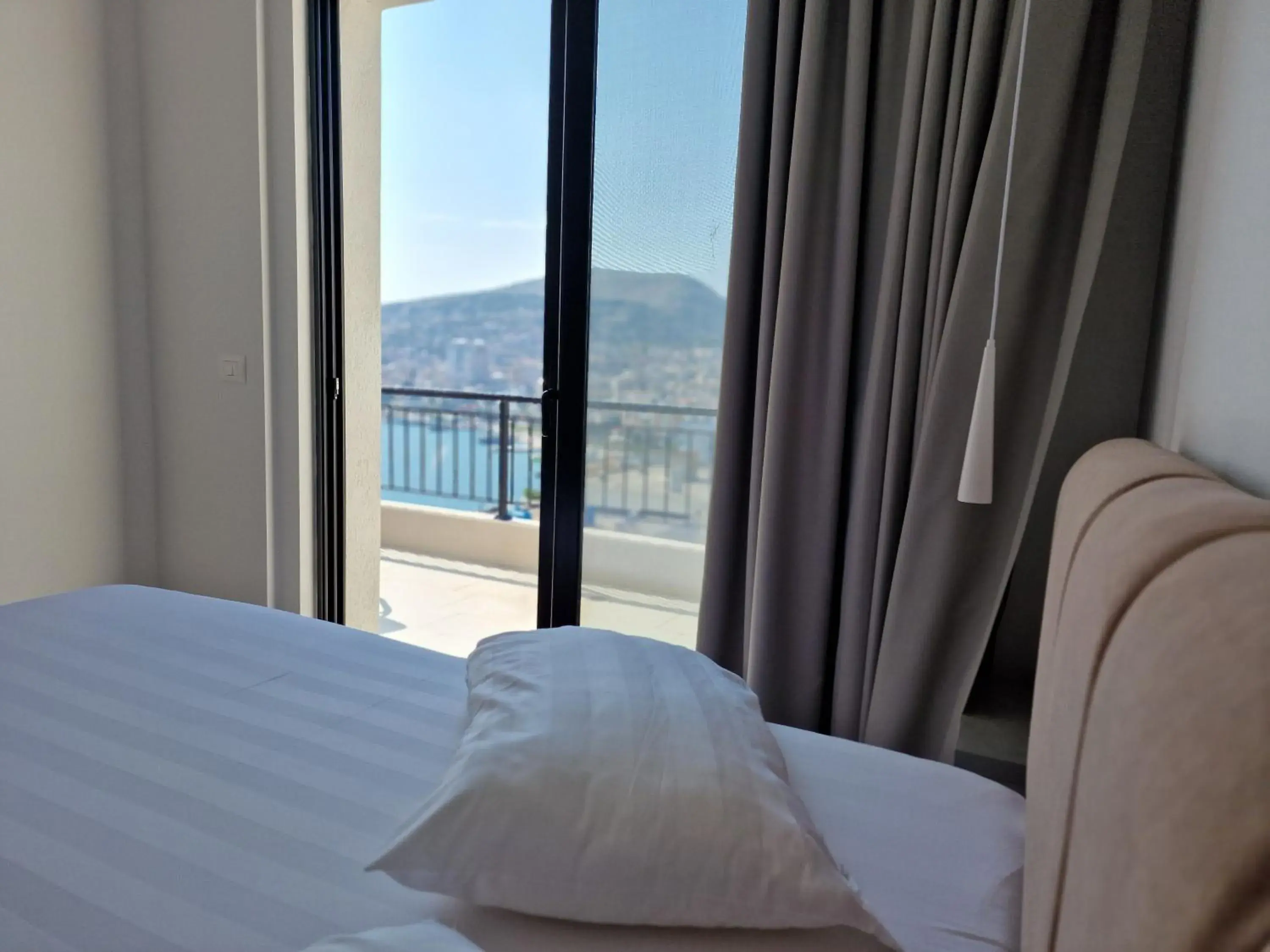 Bed in Joanna Suites Bed in Joanna Suites