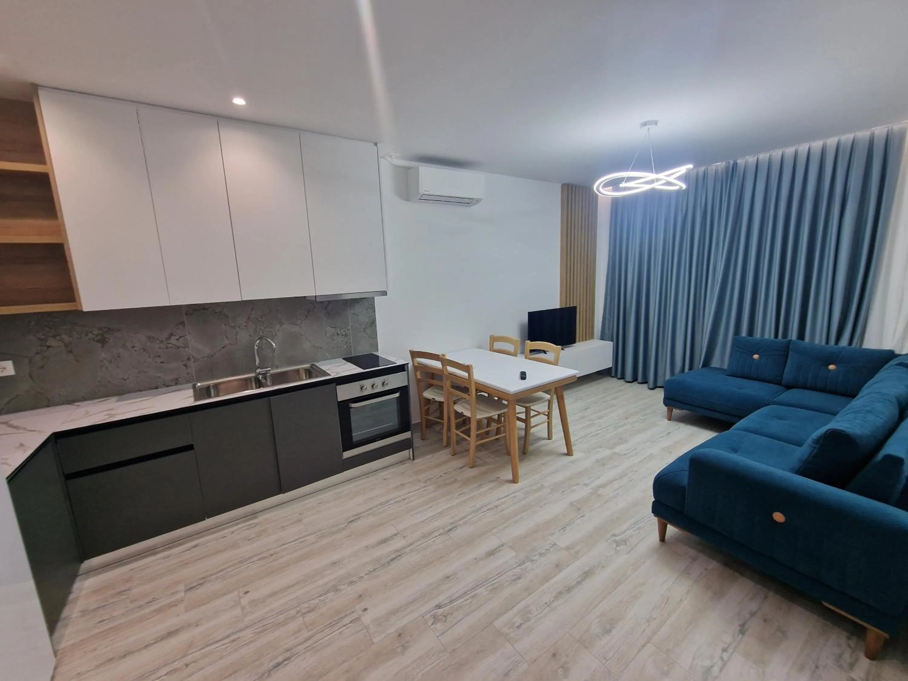 Kitchen or kitchenette in Joanna Suites