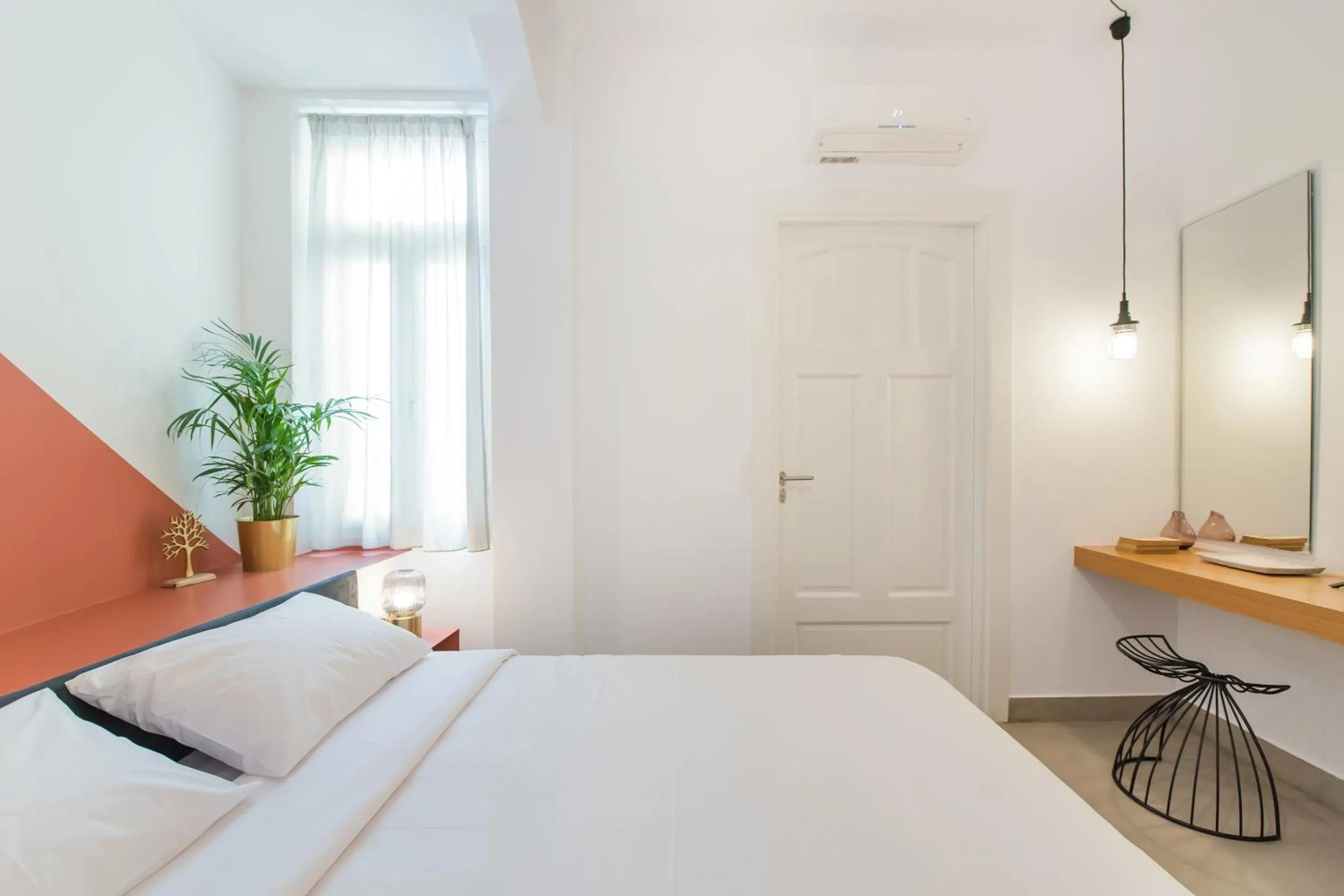 Bed in MONK Monastiraki Suites