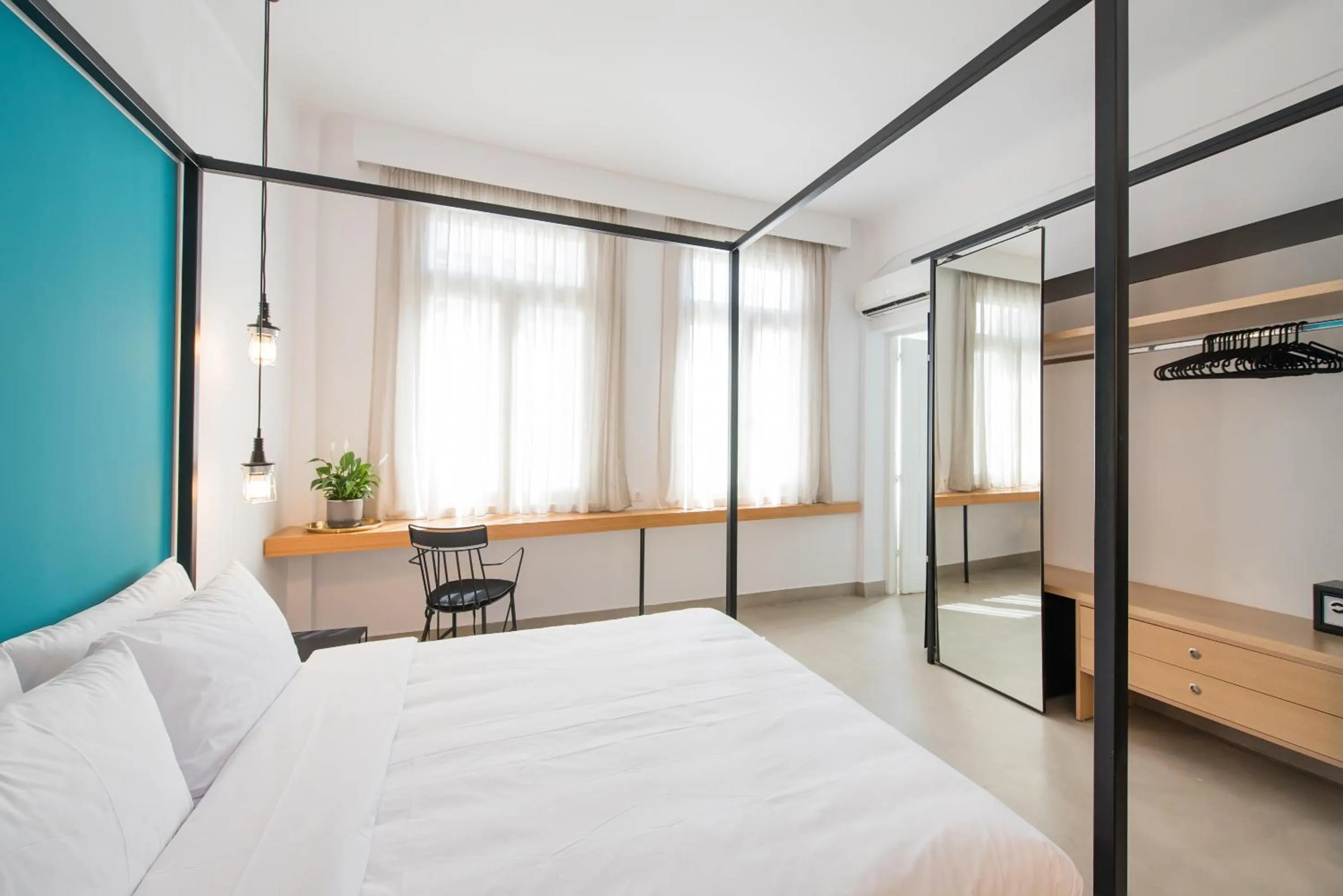 Bed in MONK Monastiraki Suites