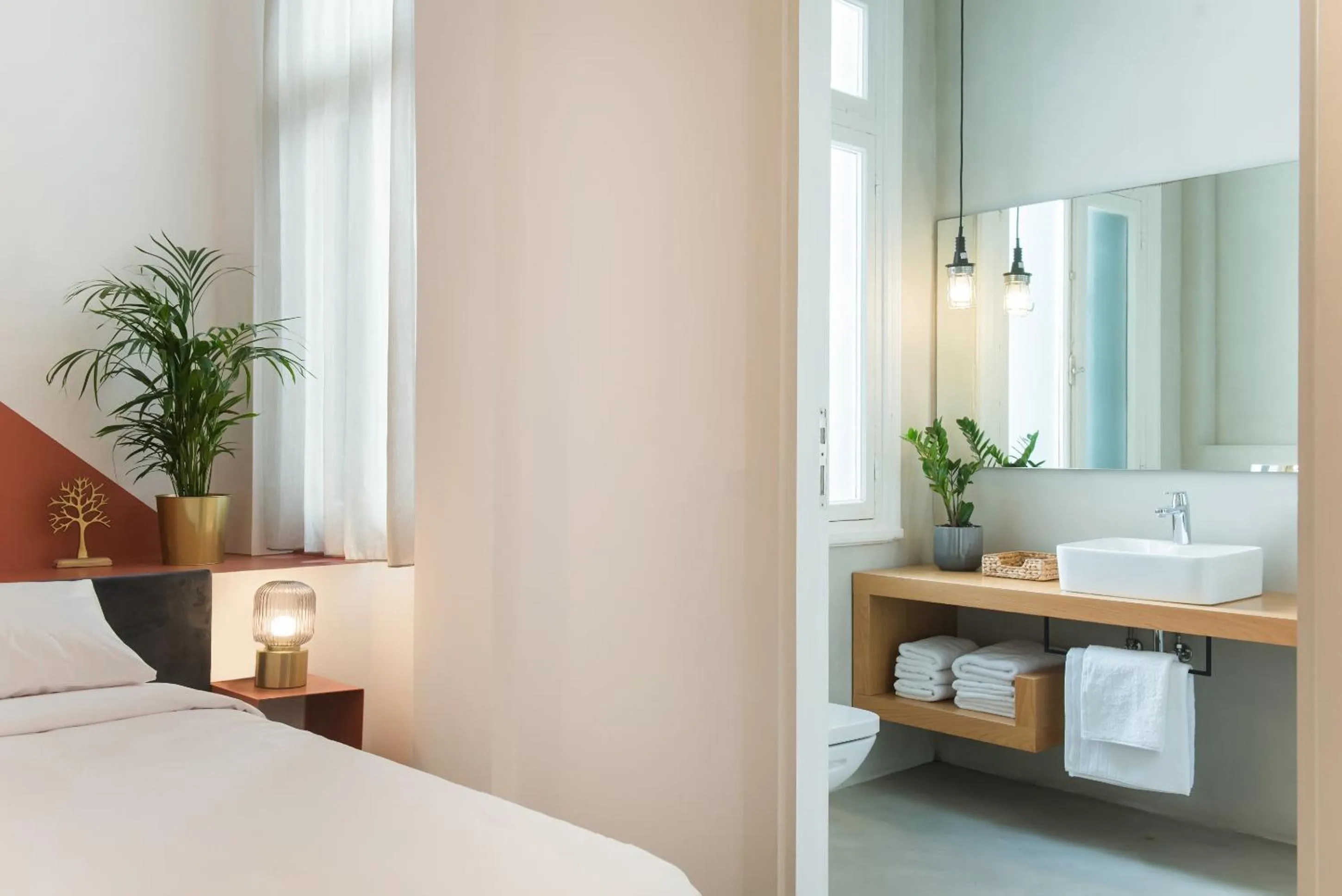 Bed in MONK Monastiraki Suites