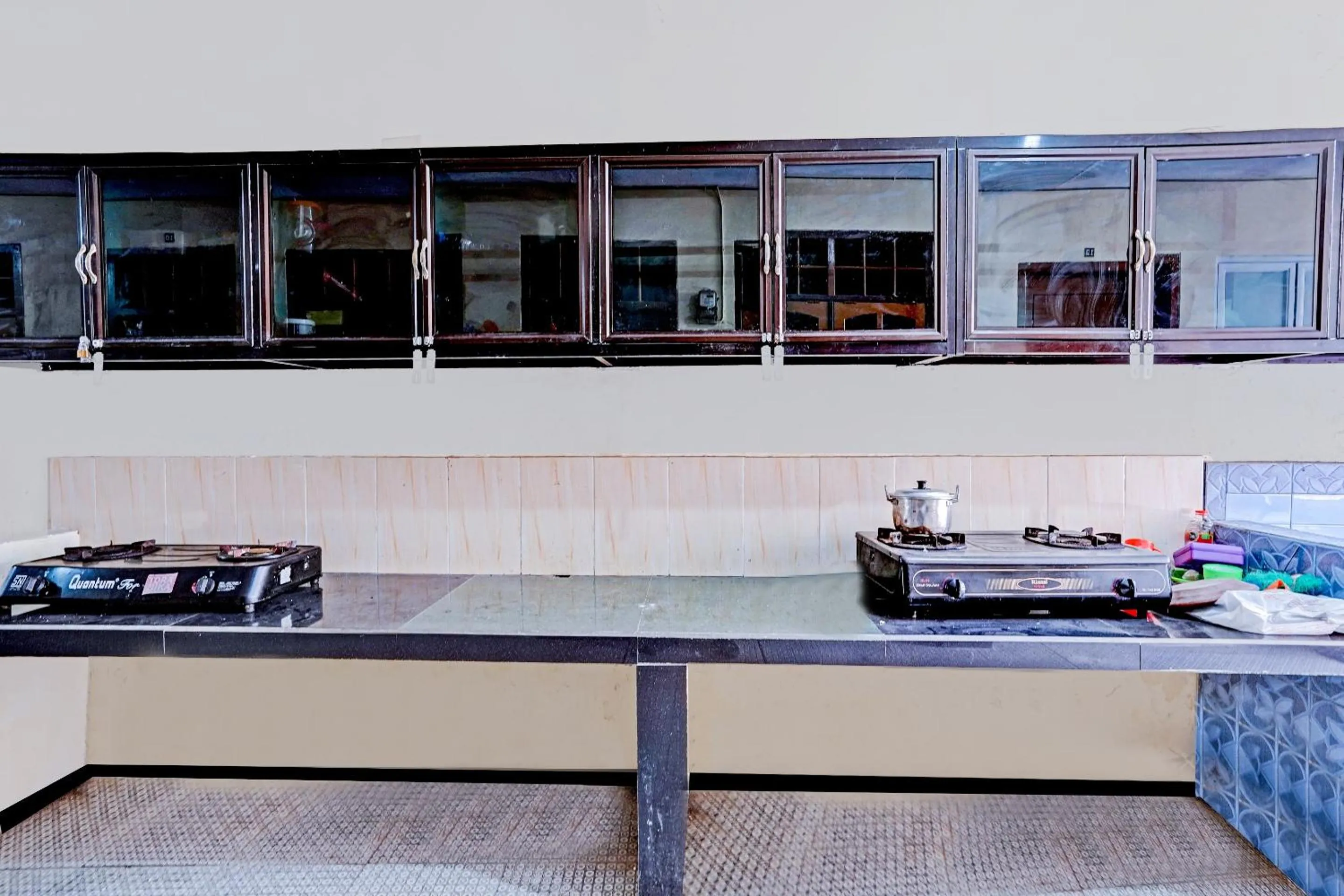 Kitchen or kitchenette in SPOT ON 90586 Hagawa Syariah Homestay